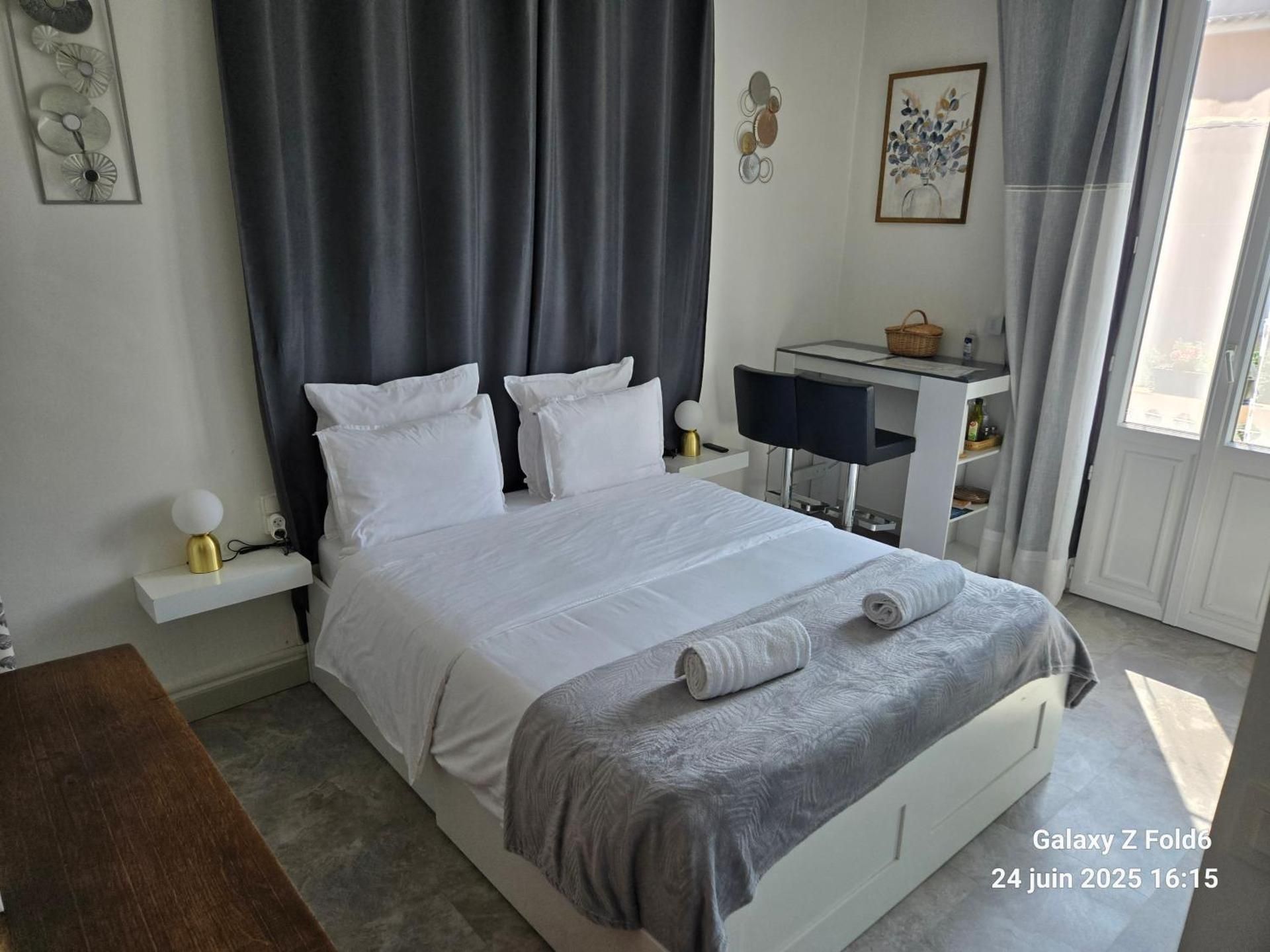 Studio with Mountain View