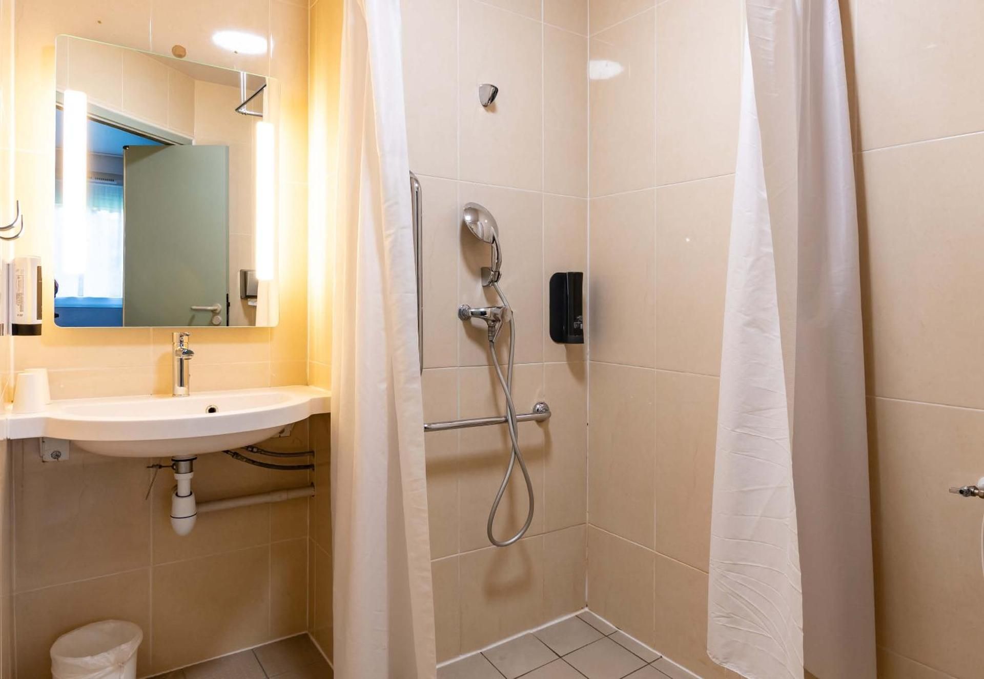 B&B HOTEL Valence Sud Double Room - Disability Access 3