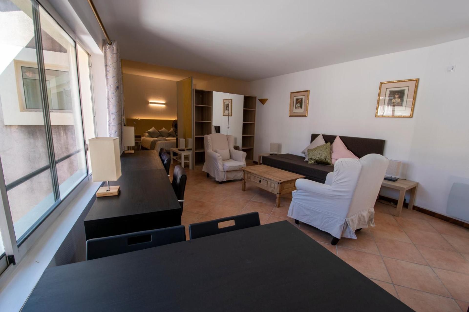 Deluxe King Suite