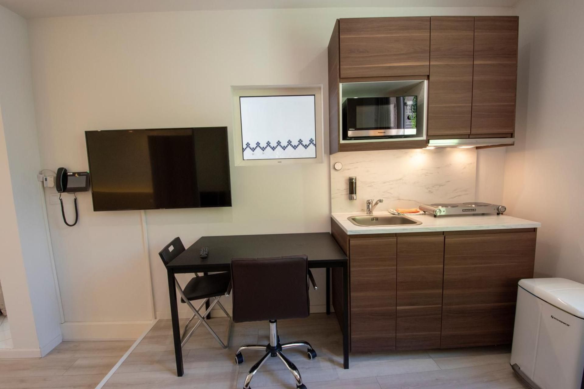 DELUXE APARTMENT