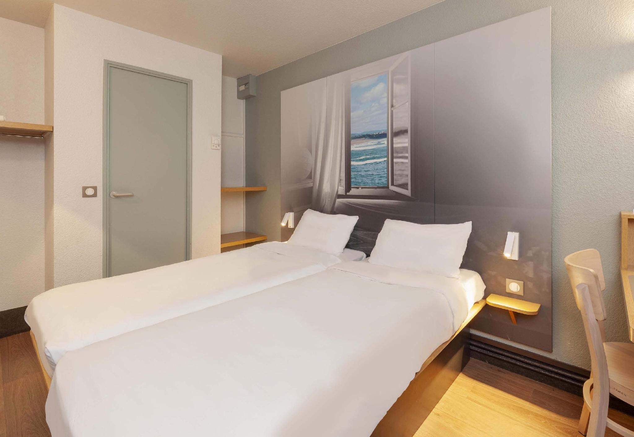 B&B HOTEL Bayonne Classic Quadruple Room 2