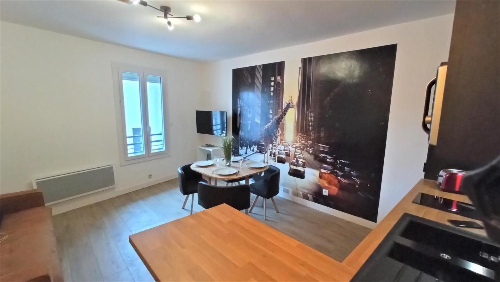 Deluxe Apartment