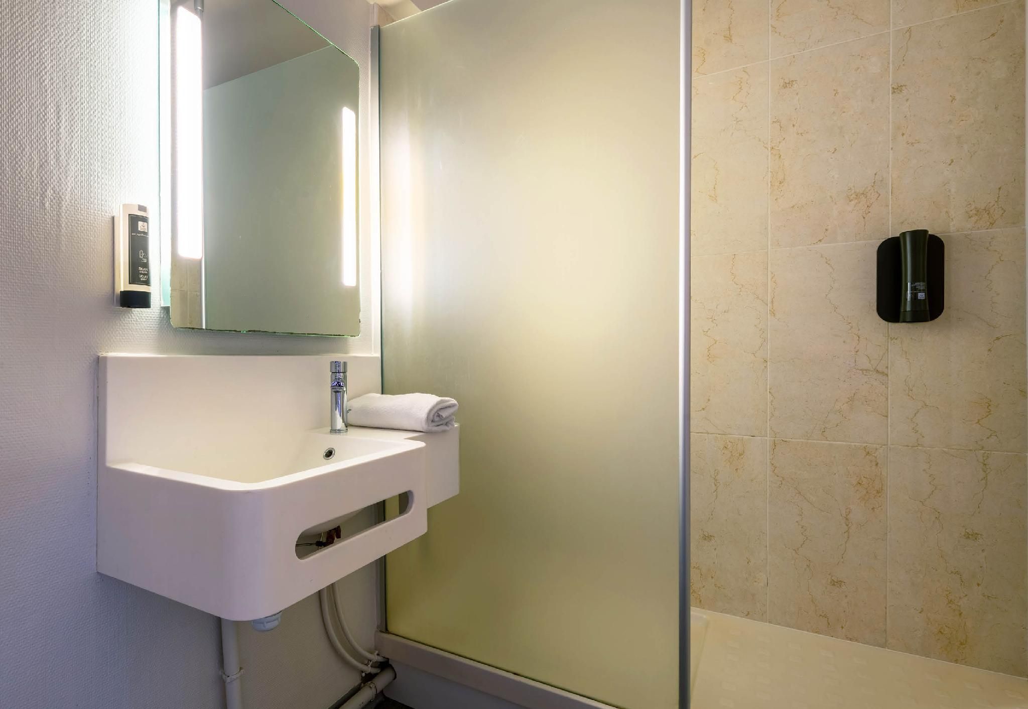 B&B HOTEL Brest Port du Moulin Blanc Double Room 2