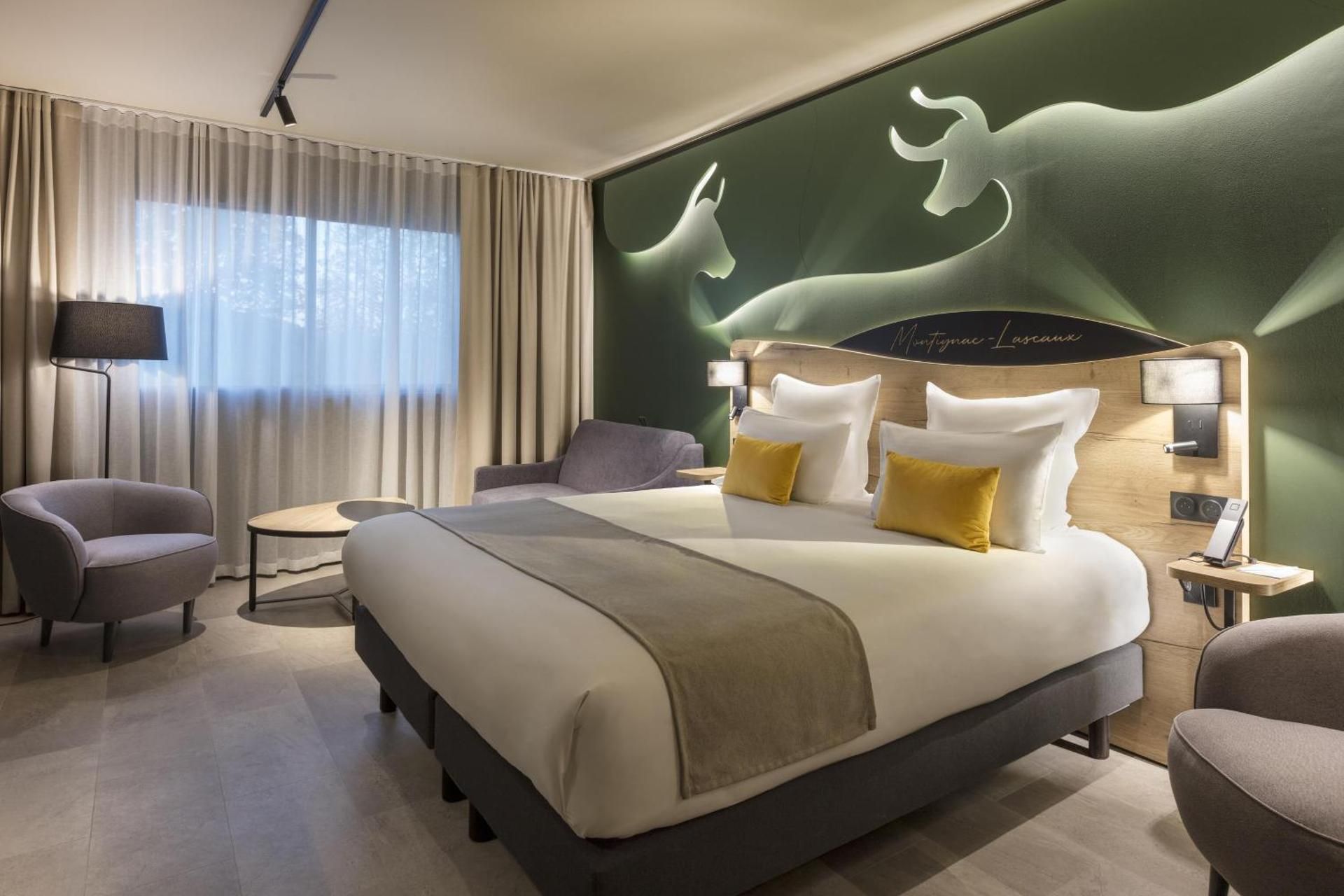 Superior King Room with Sofa Bed - Non-Smoking
