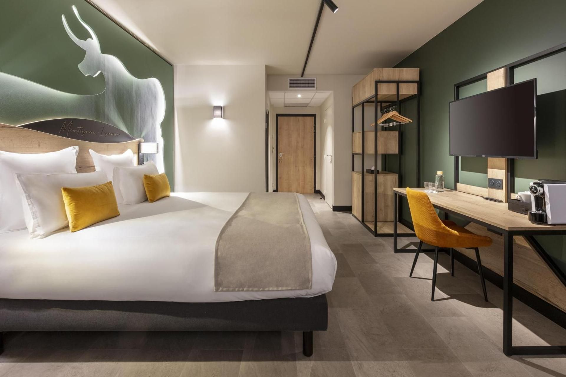 Superior King Room with Sofa Bed - Non-Smoking