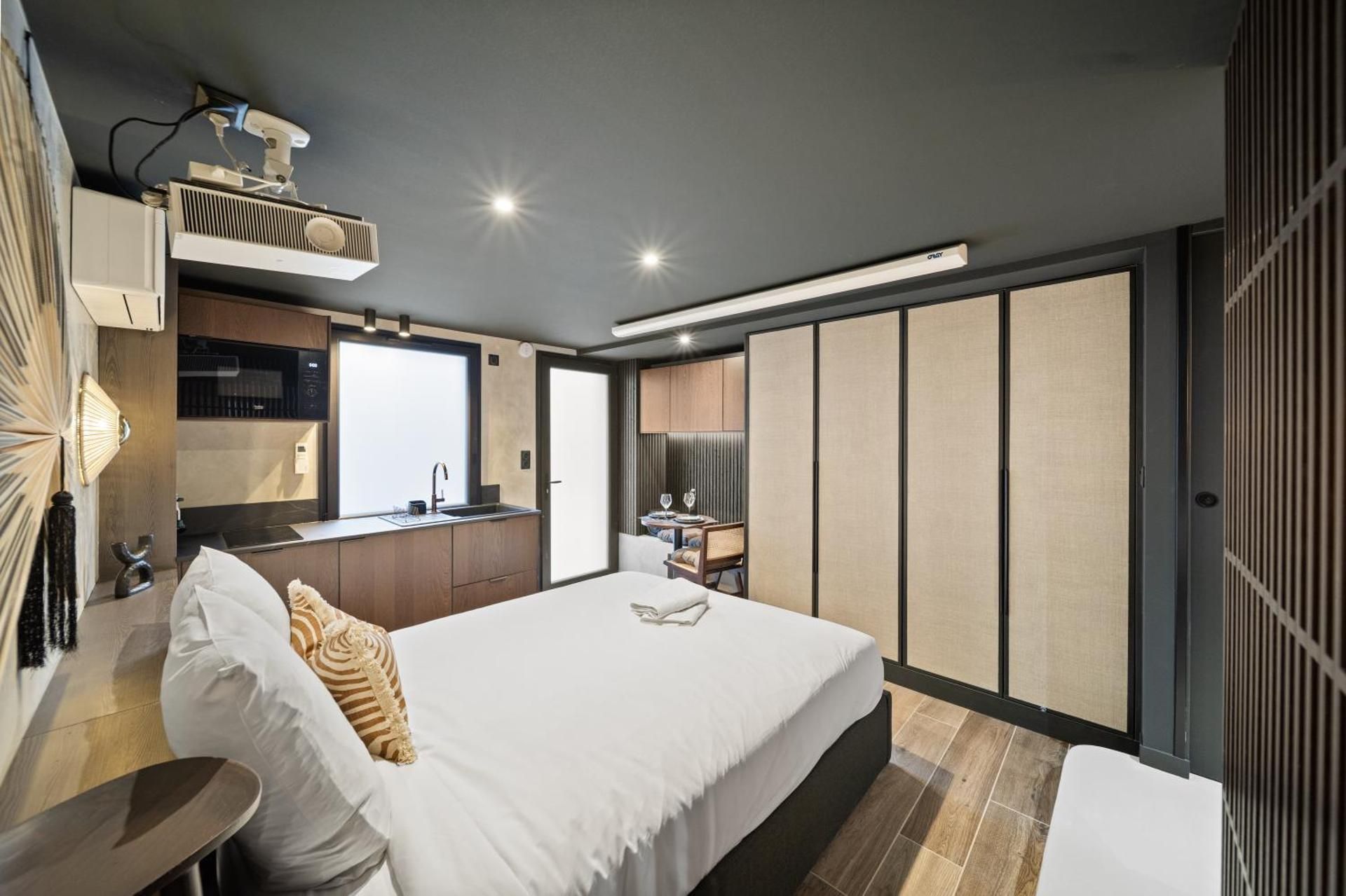 Deluxe Suite with Spa Bath