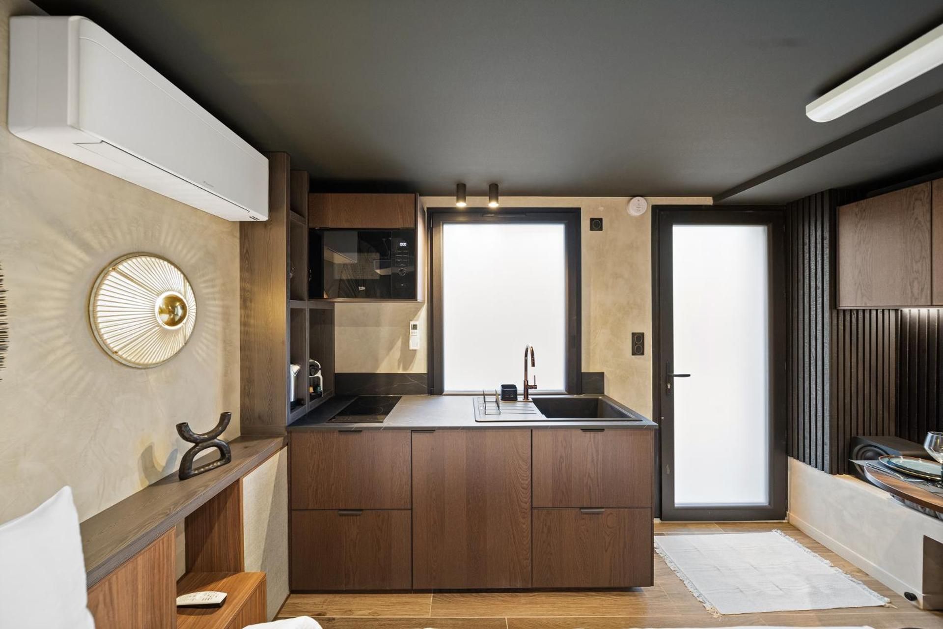 Deluxe Suite with Spa Bath