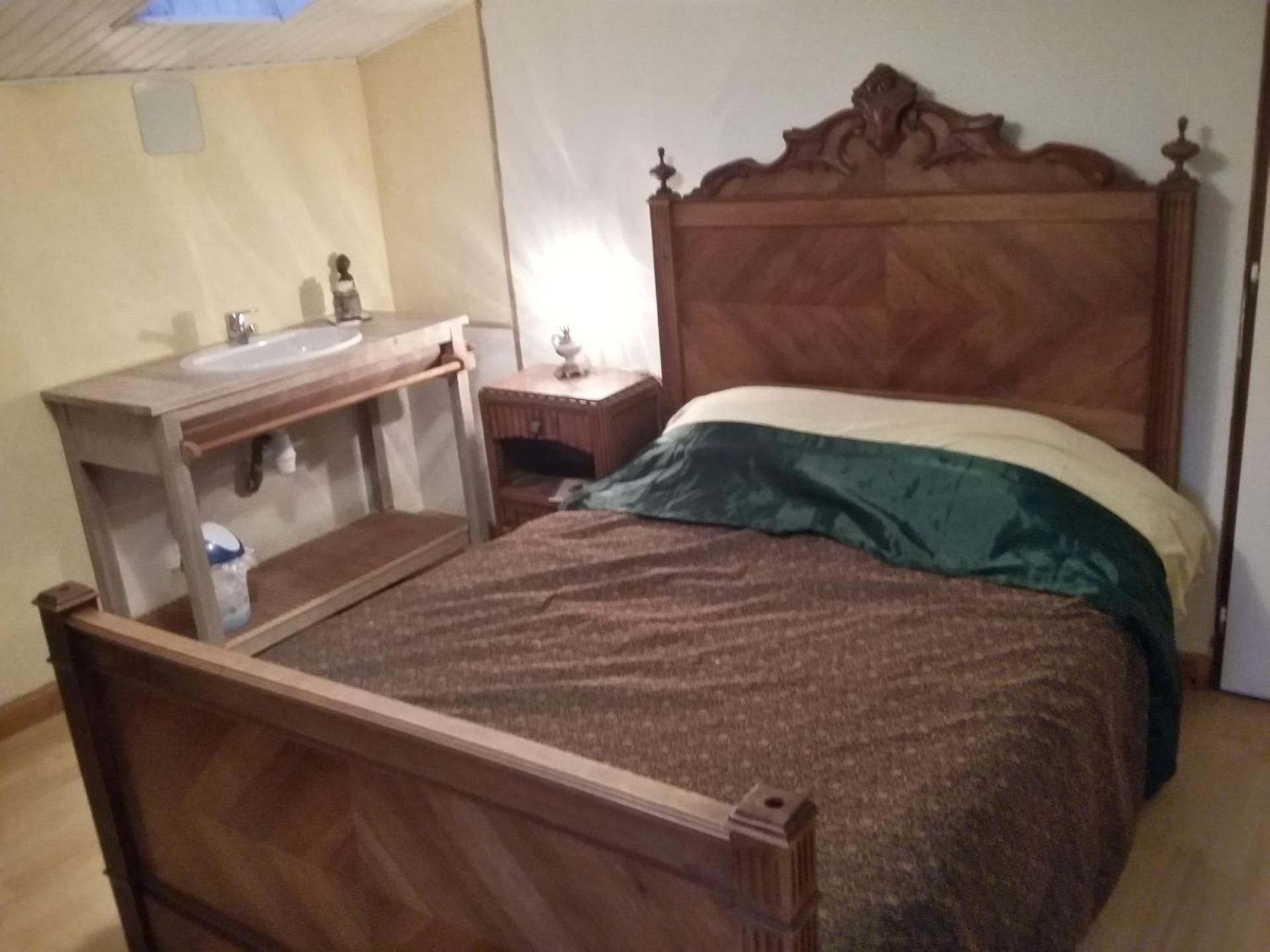 Standard Double Room with Shared Bathroom
