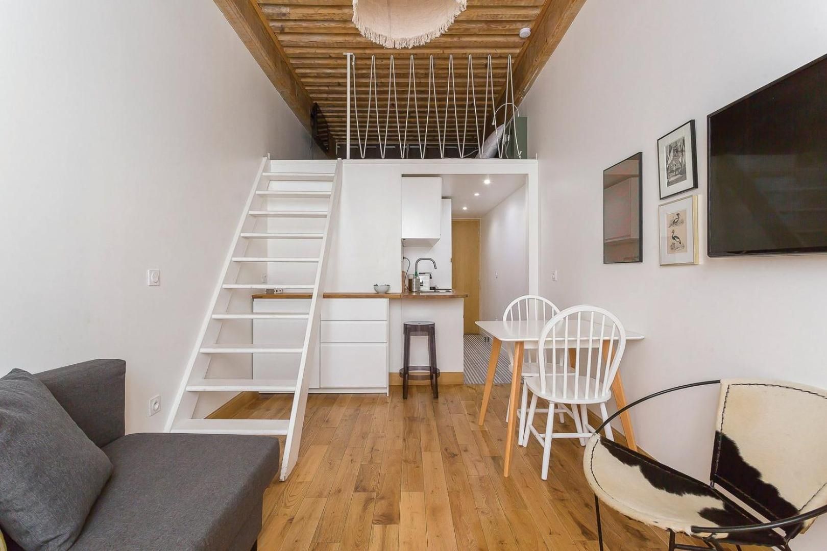 Apartment with Shower