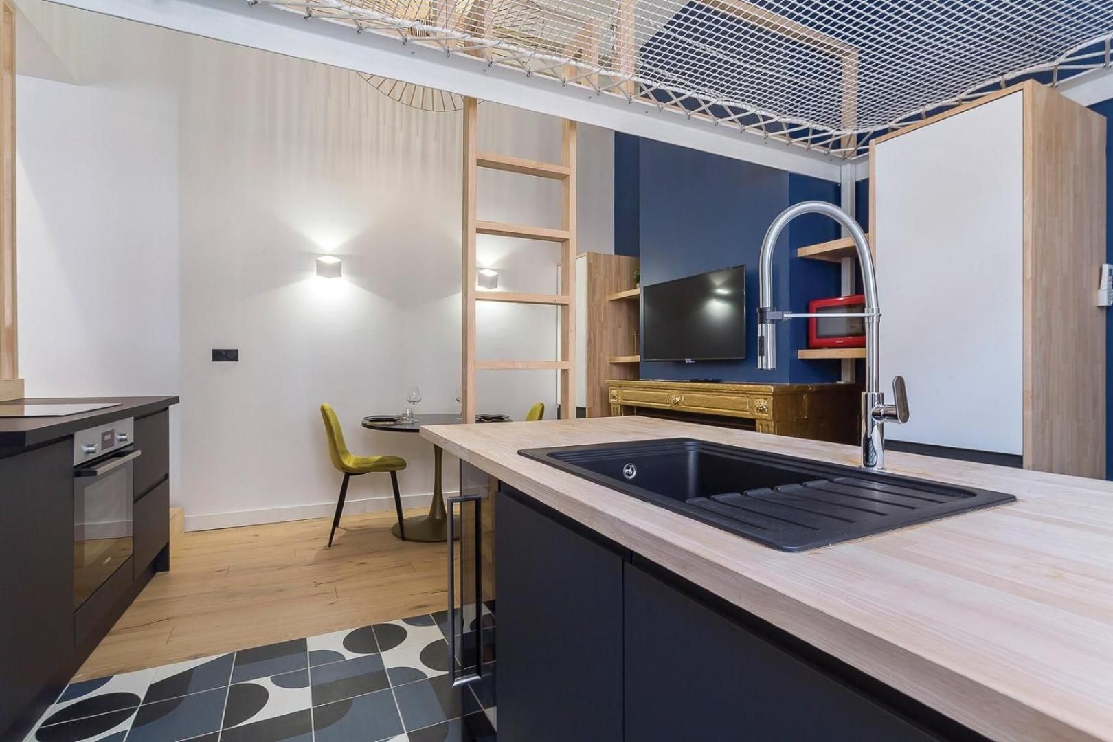 One-Bedroom Apartment