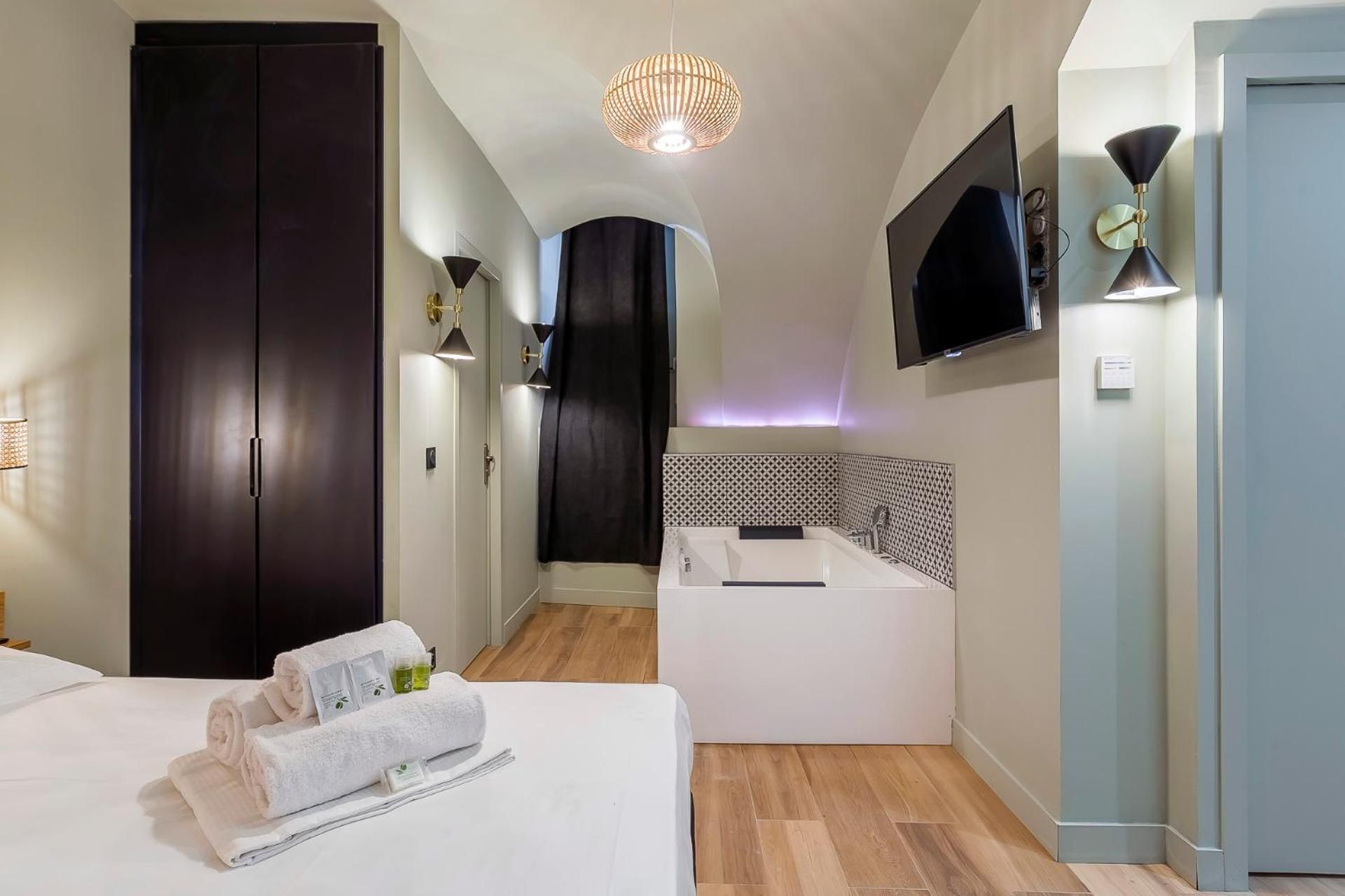 Double Room with Spa Bath