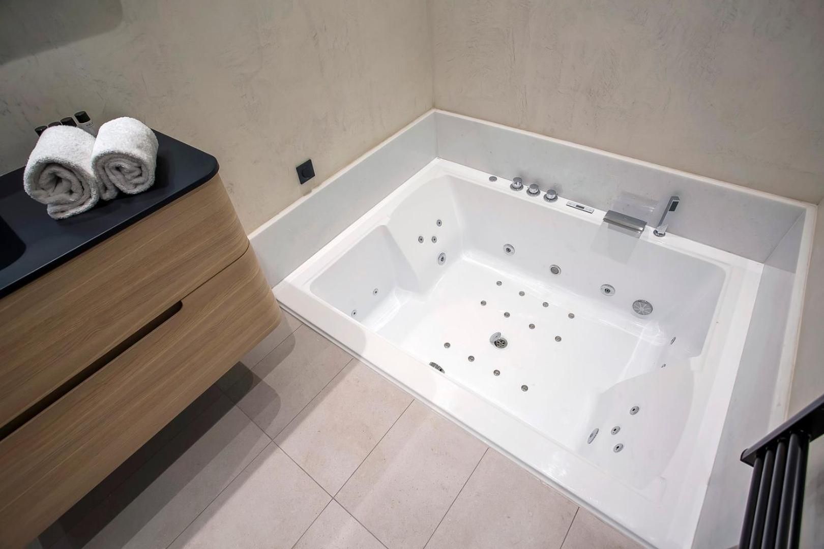 King Suite with SPA Bath