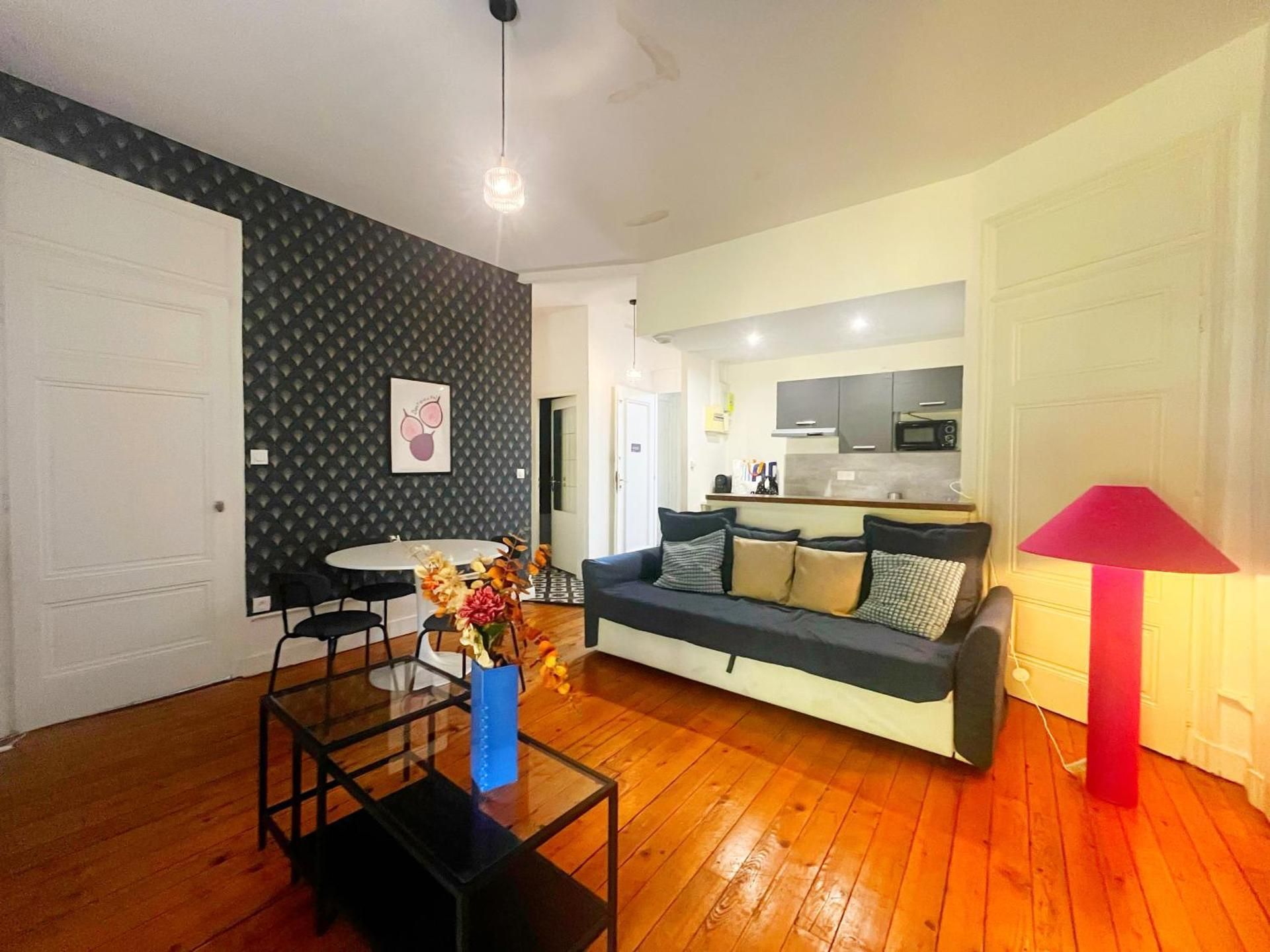 One-Bedroom Apartment