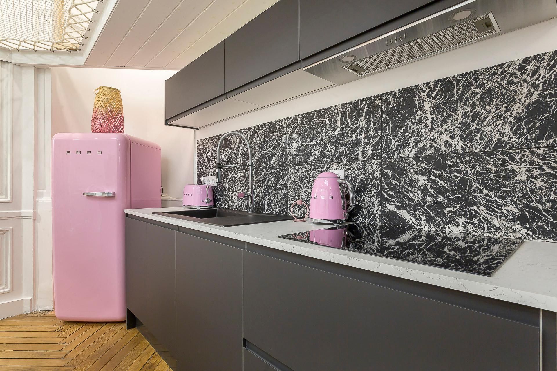 Suite LUXE cordeliers 1-Apartment-Ensuite with Bath-Courtyard view