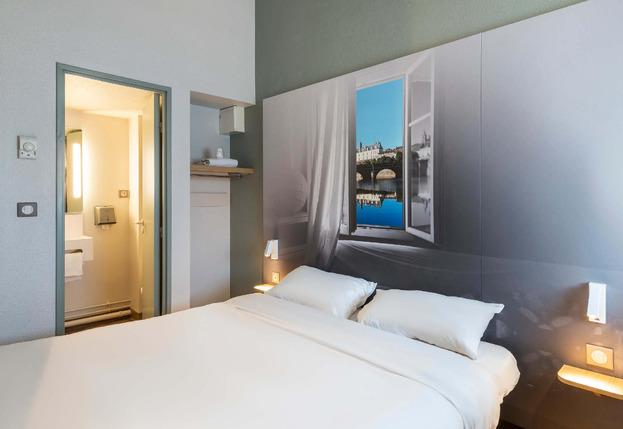 B&B HOTEL Laval Change Double Room - Disability Access