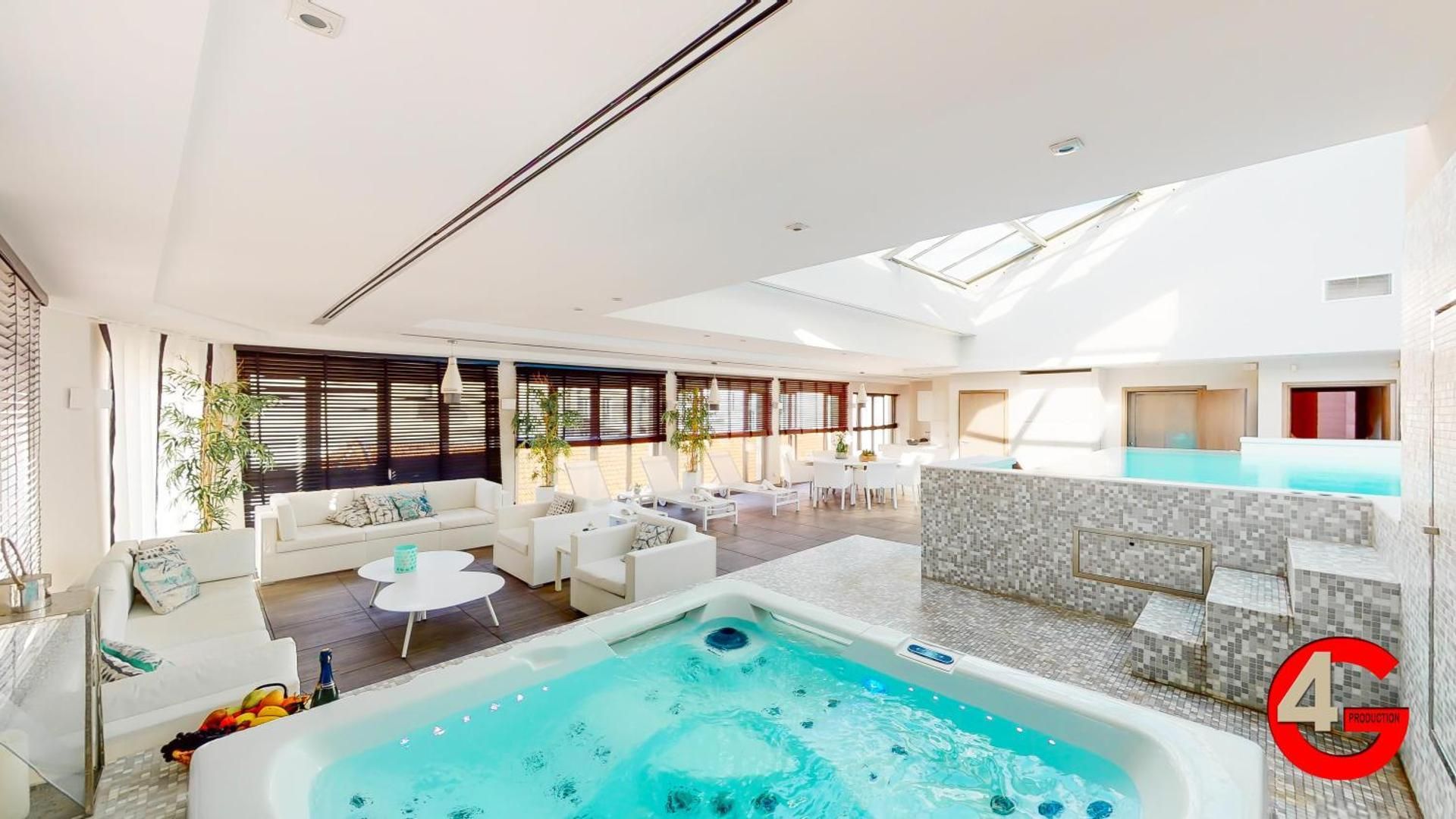THE POOL HOUSE Cannes
