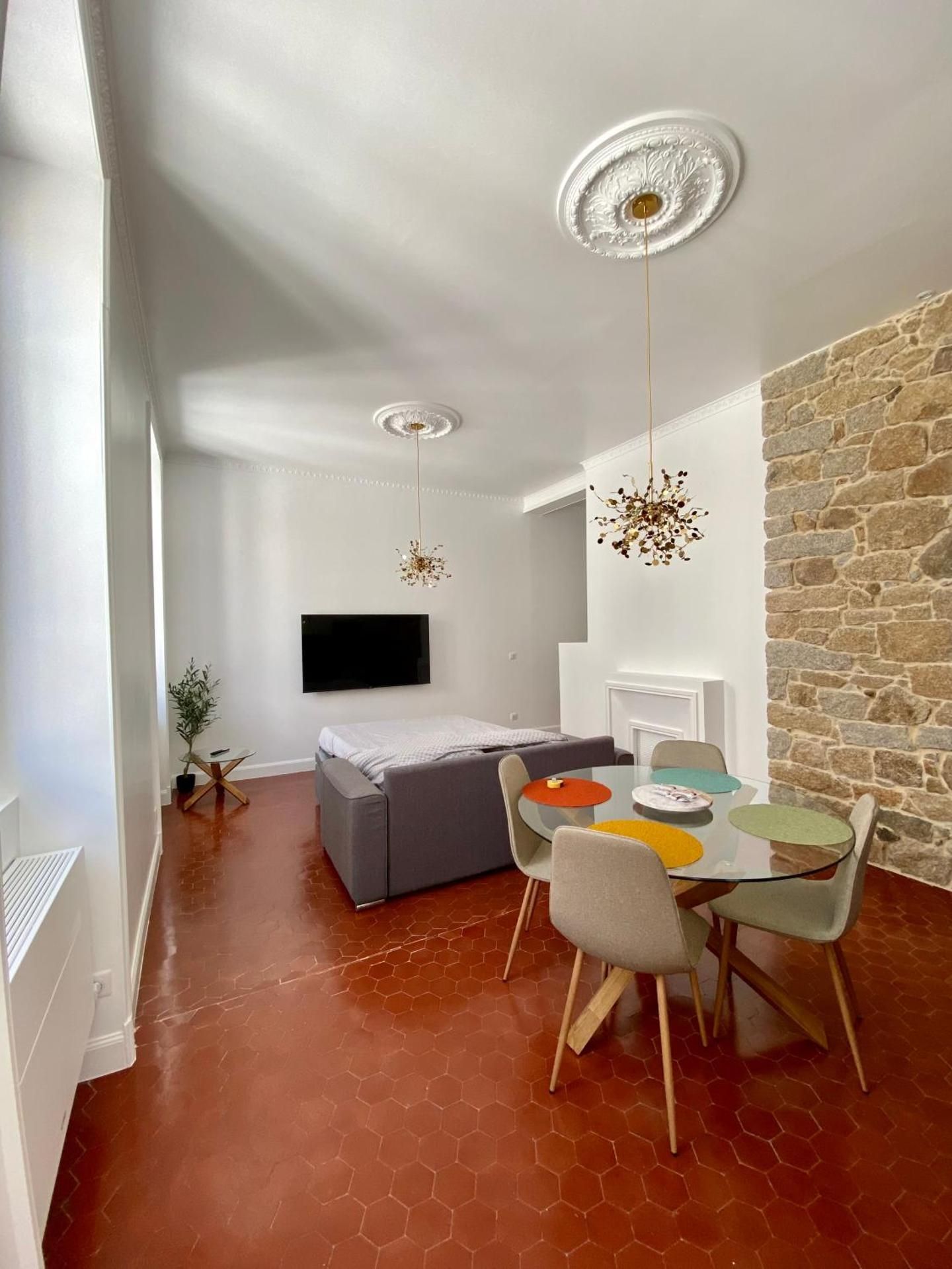 One-Bedroom Apartment