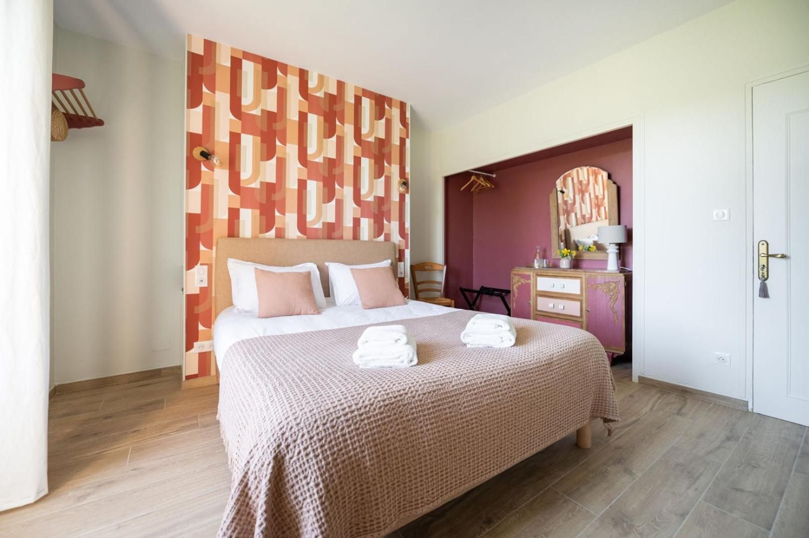 Queen Room with Garden View