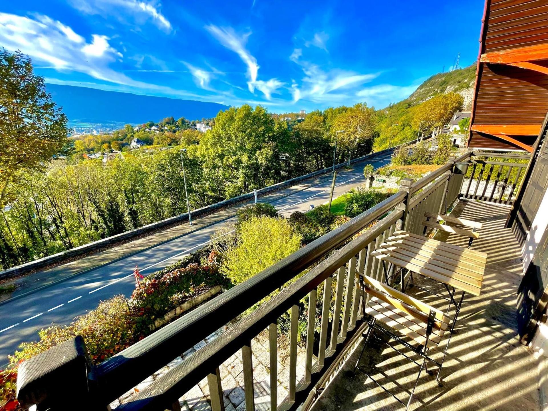Three-Bedroom Apartment with Mountain View