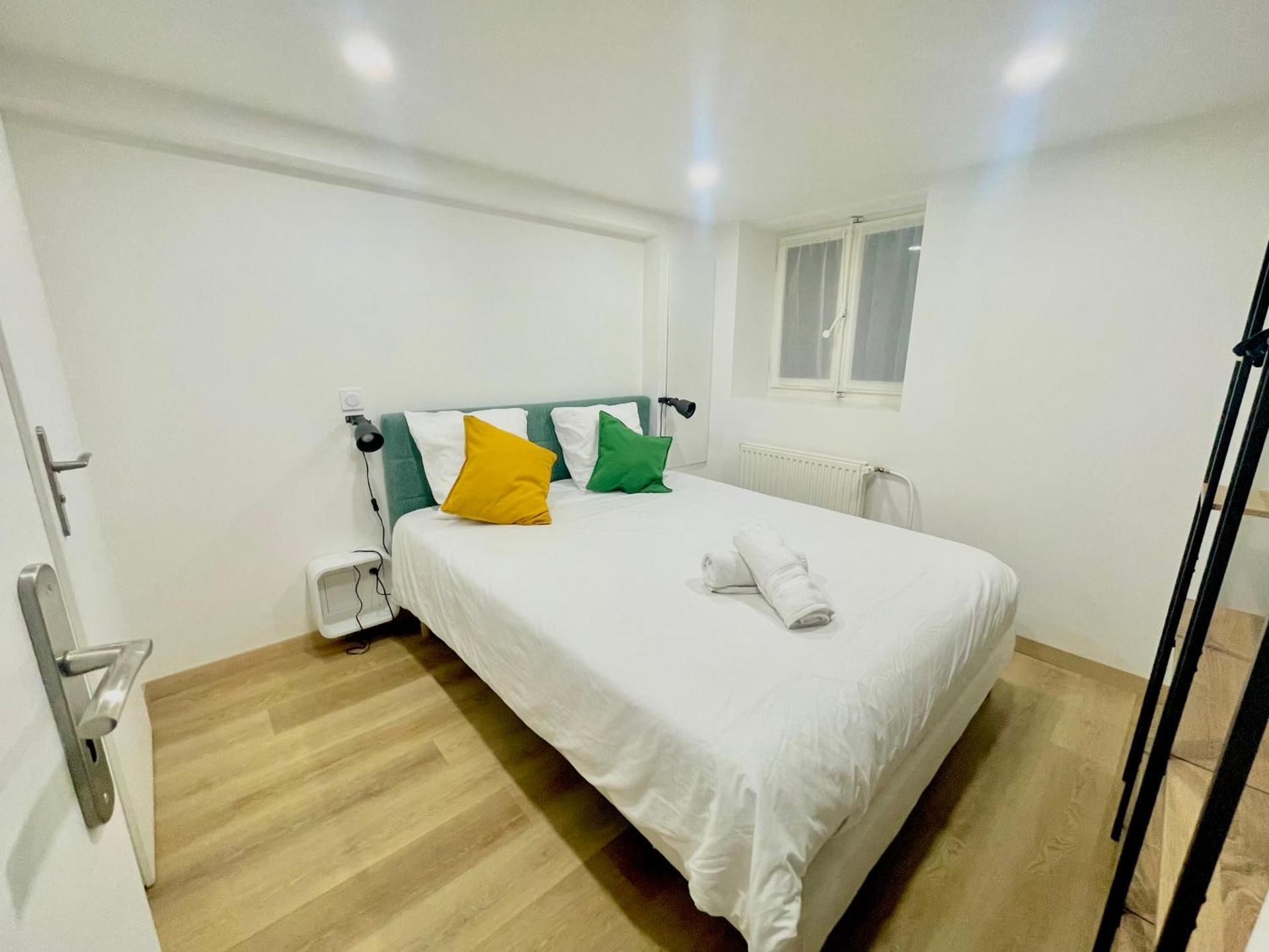One-Bedroom Apartment with View