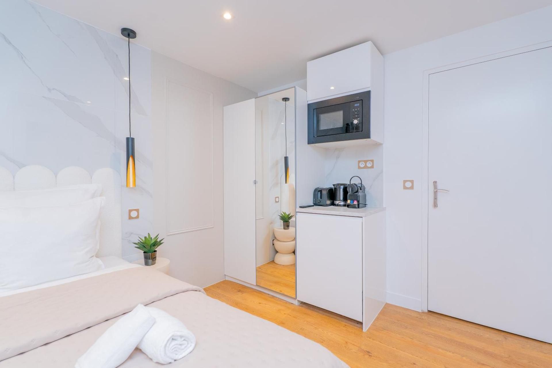 One-Bedroom Apartment