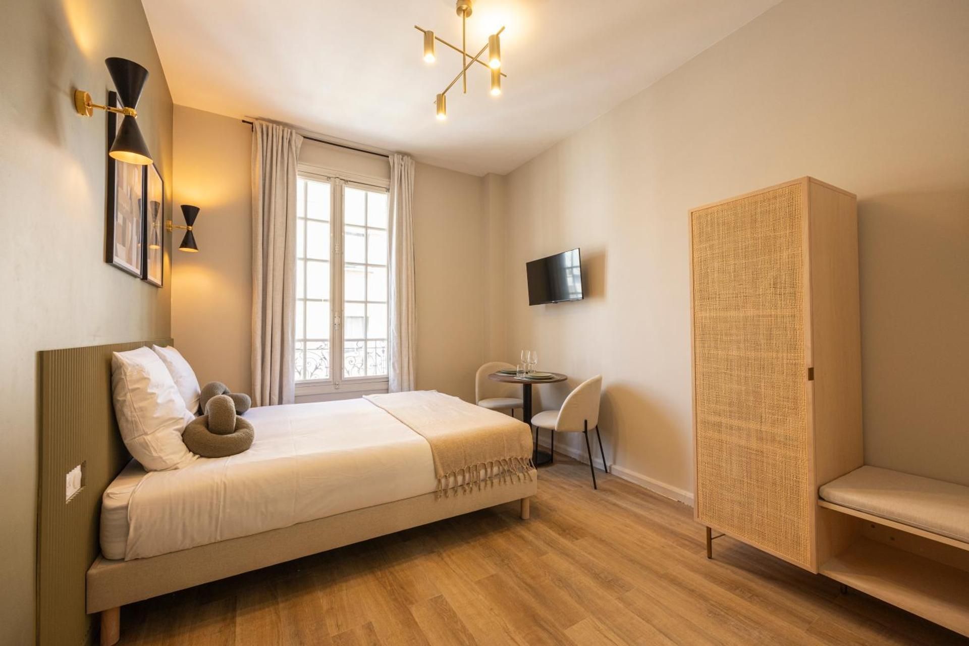 Deluxe One-Bedroom Apartment