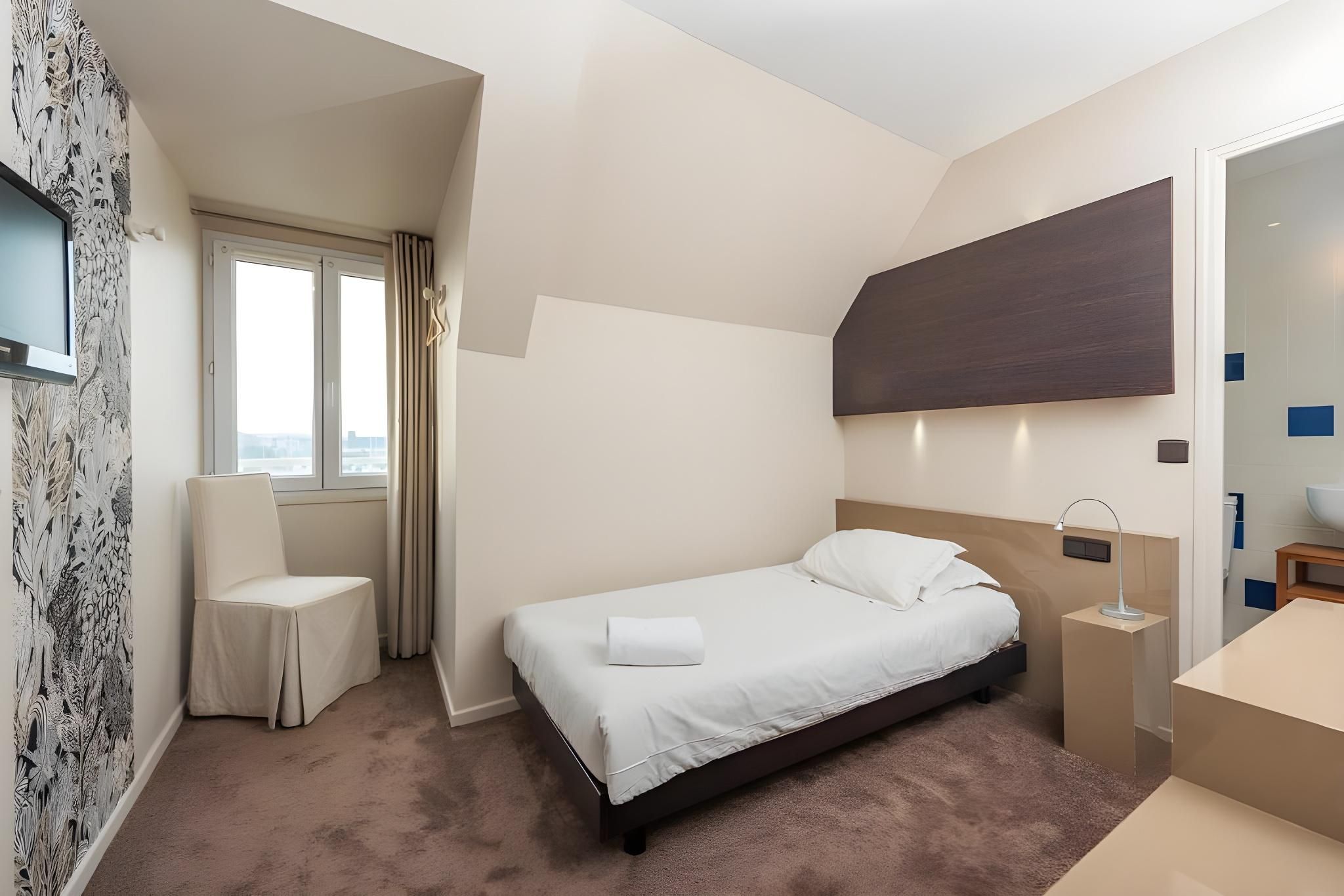 Chambre Simple mansardée vue Port
