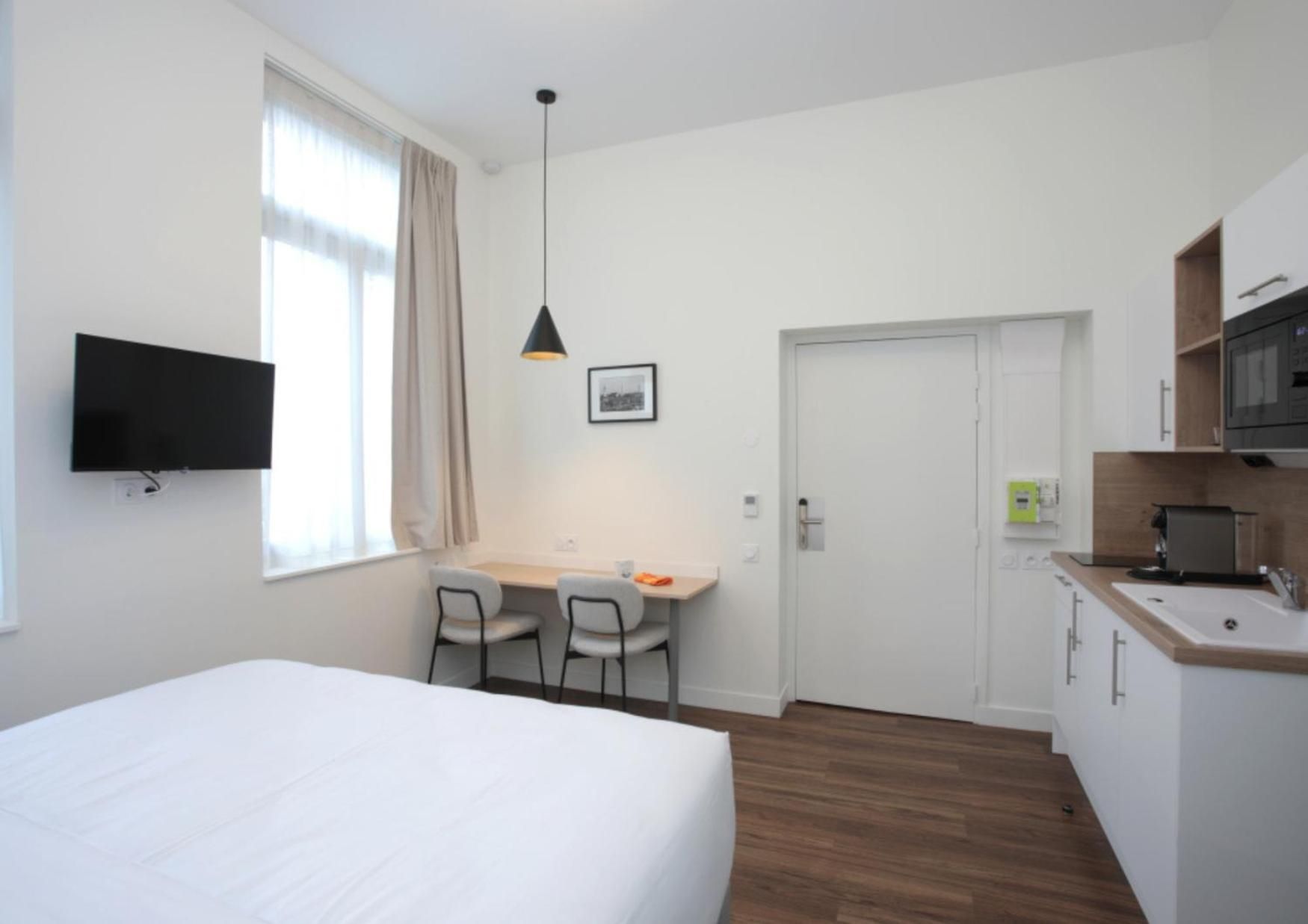 Studio Apartment with One Double Bed