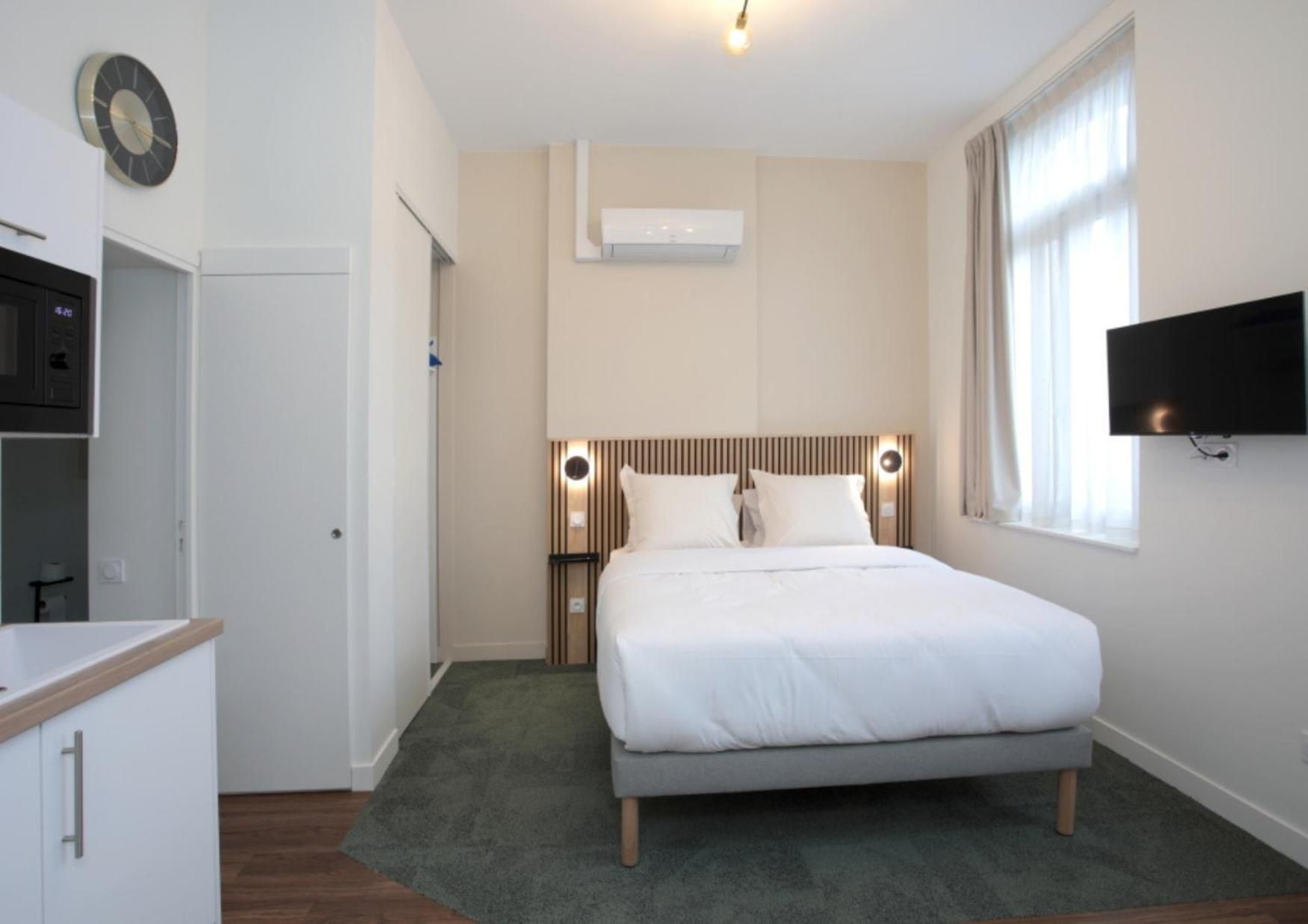 Studio Apartment with One Double Bed