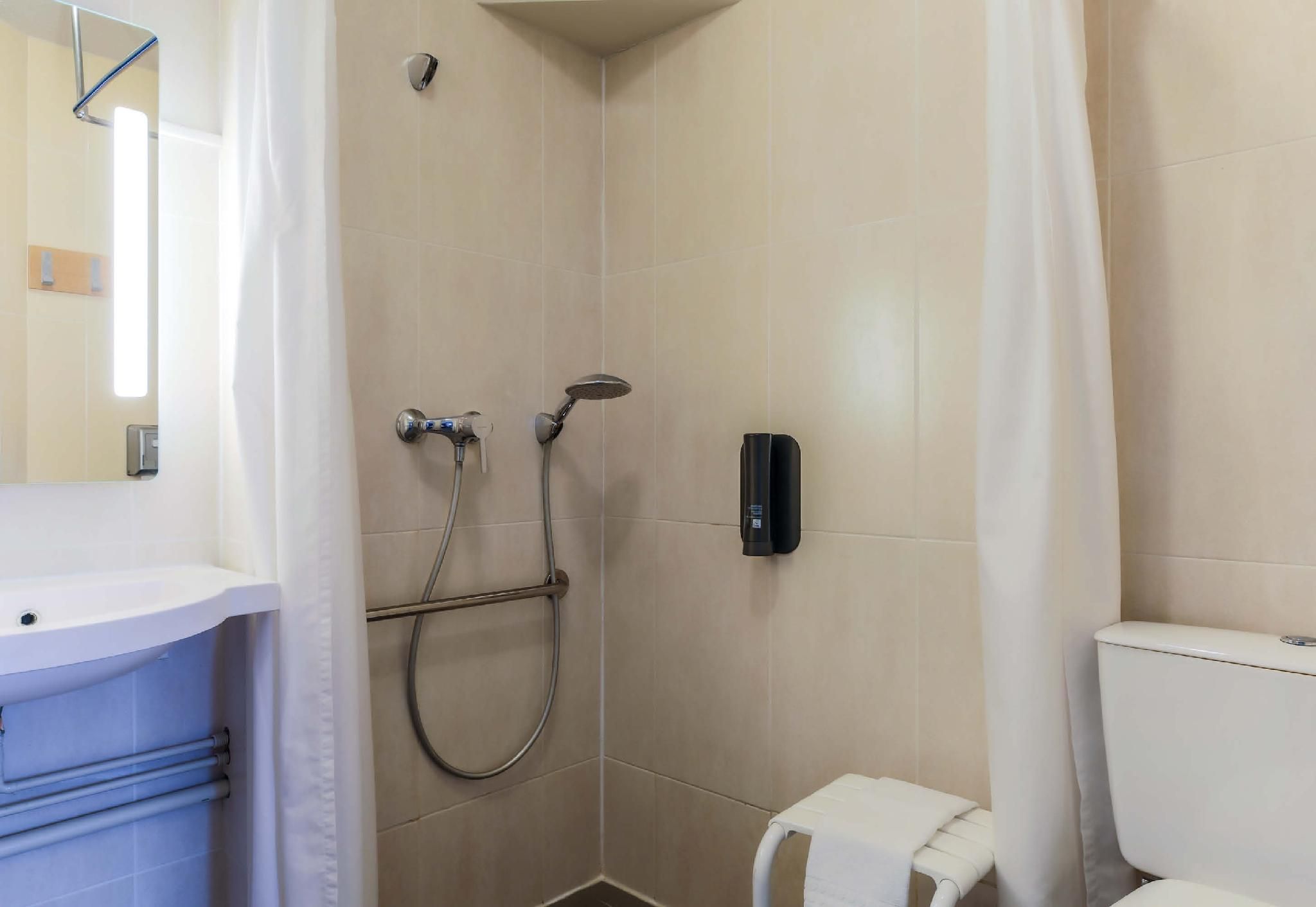 B&B HOTEL Nancy Laxou Zenith Double Room - Disability Access 3