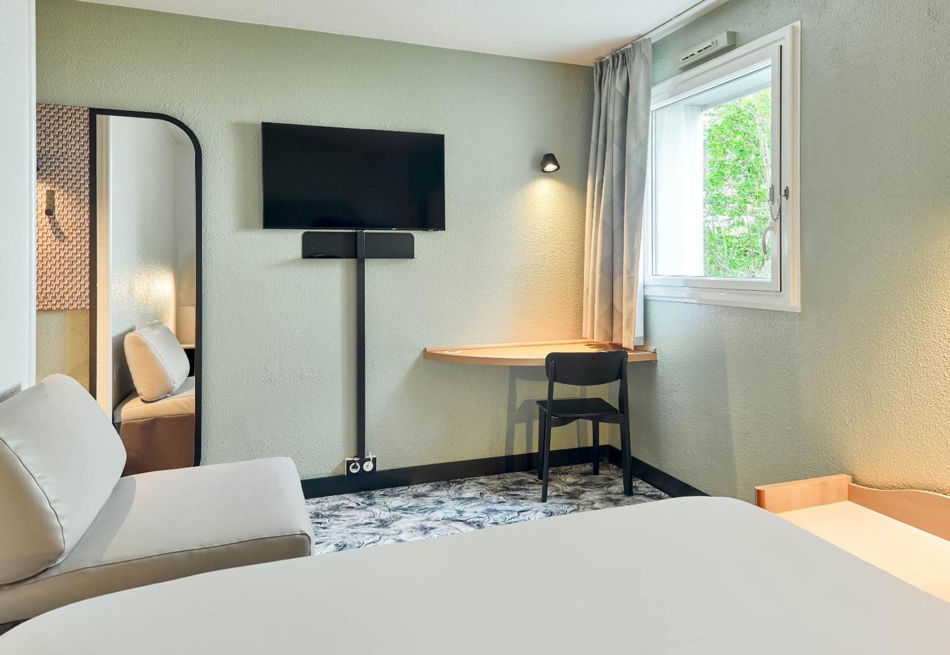 B&B HOTEL Versailles Le Chesnay Superior Double Room 2