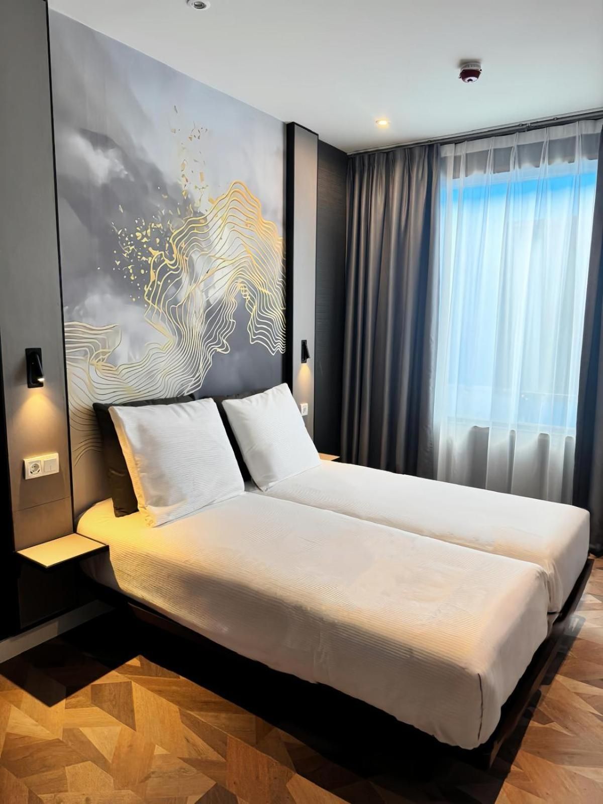 Nebula Hotel by INE'S Twin Standard