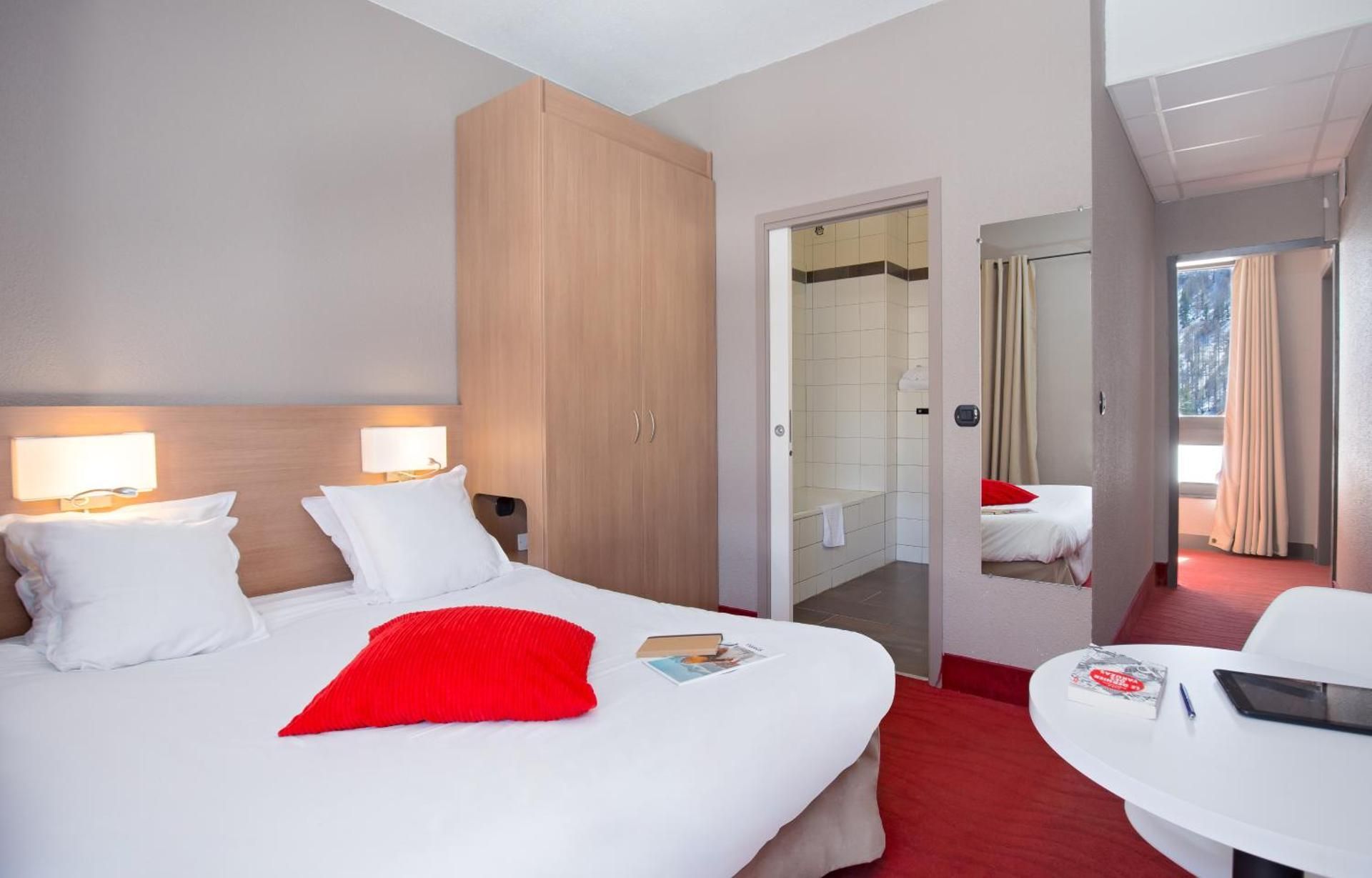 Quadruple Room (2 Adults + 2 Children)