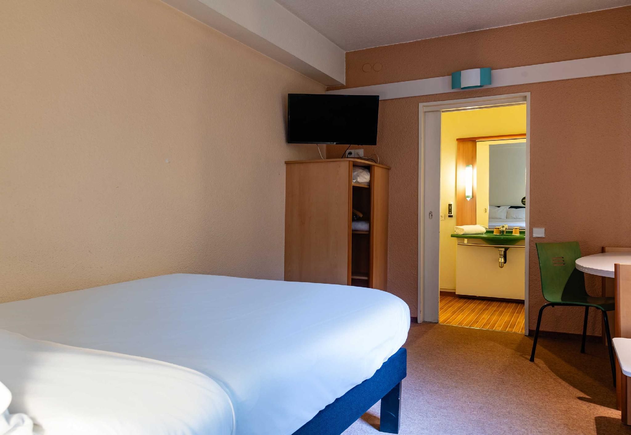 B&B HOTEL Grenoble Universite 2 Double Room - Disability Access 2