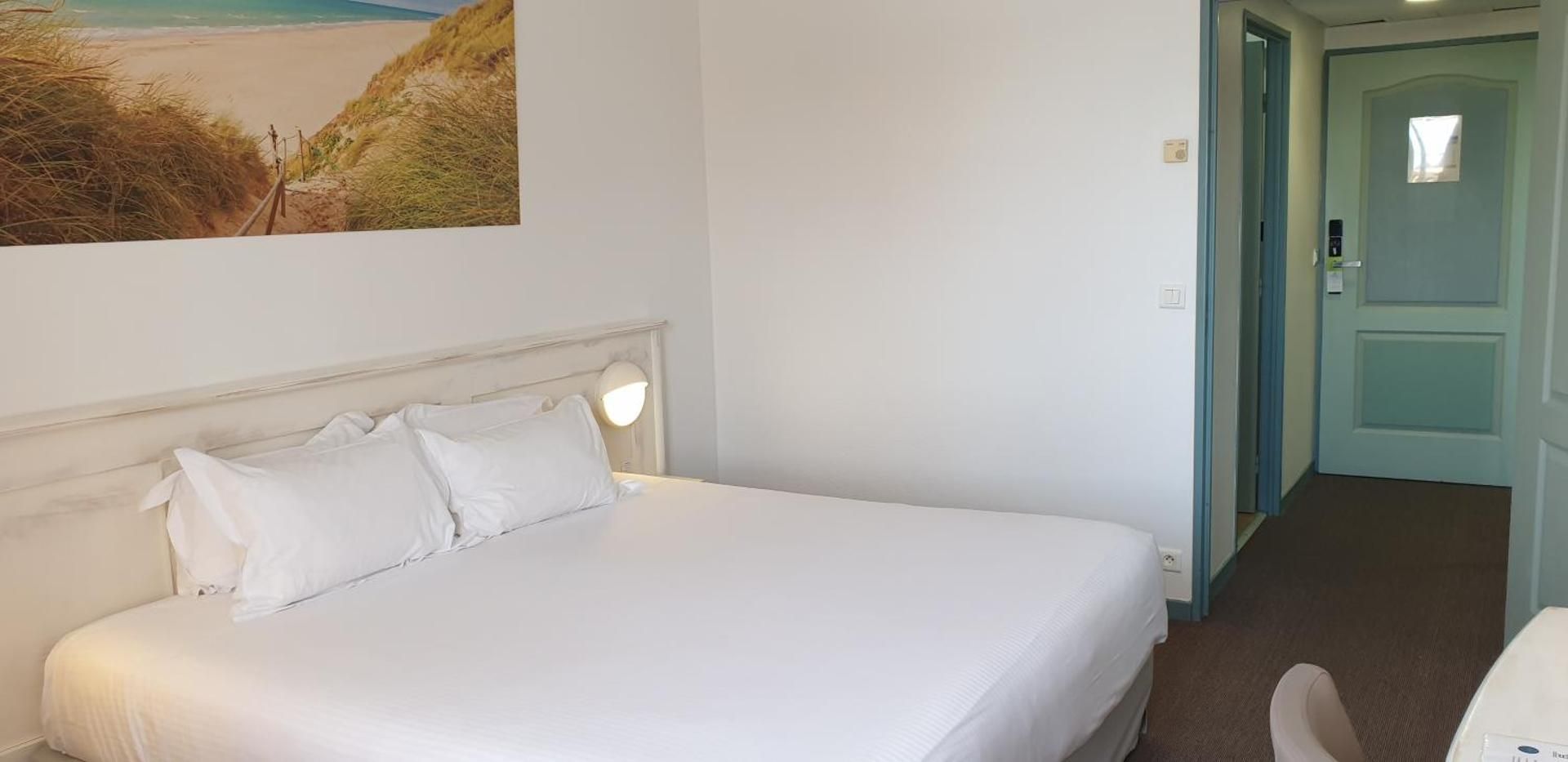 Standard Double Room with Wellness Center access - Parking View