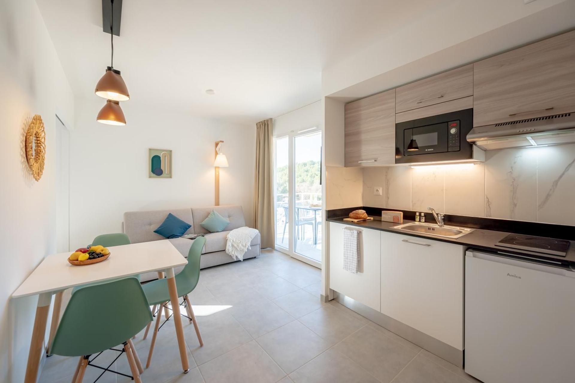 One-Bedroom Apartment with Air Conditioning and Terrace or Balcony (4 People)