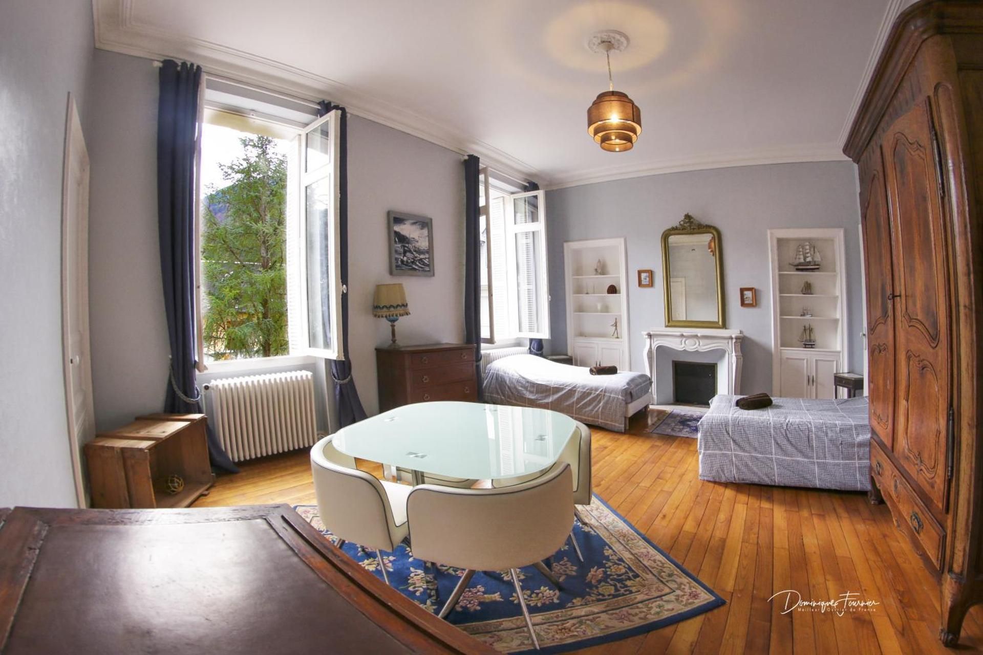 Apartment with Garden View