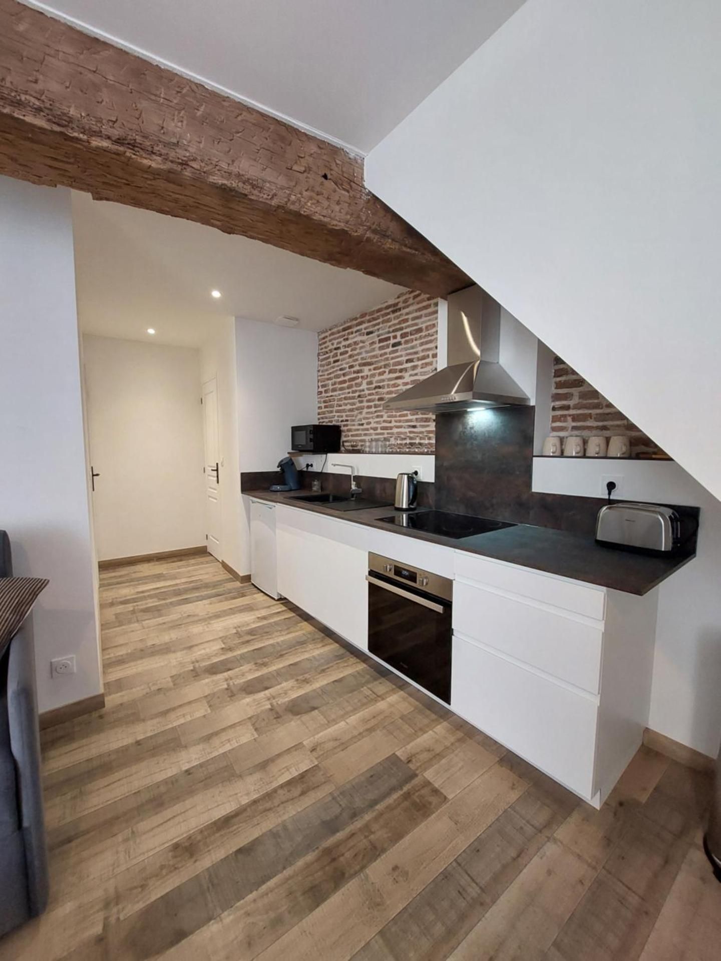 Deluxe One-Bedroom Apartment