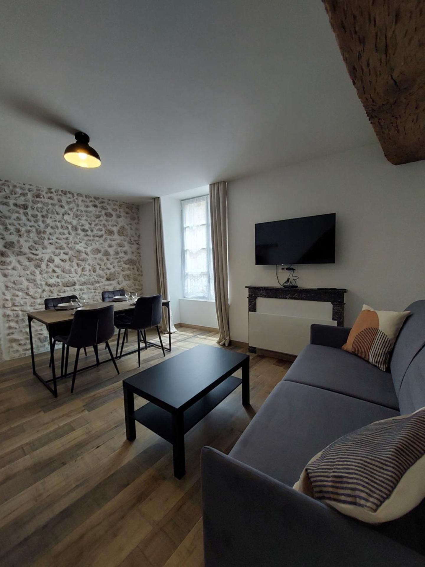 Deluxe One-Bedroom Apartment