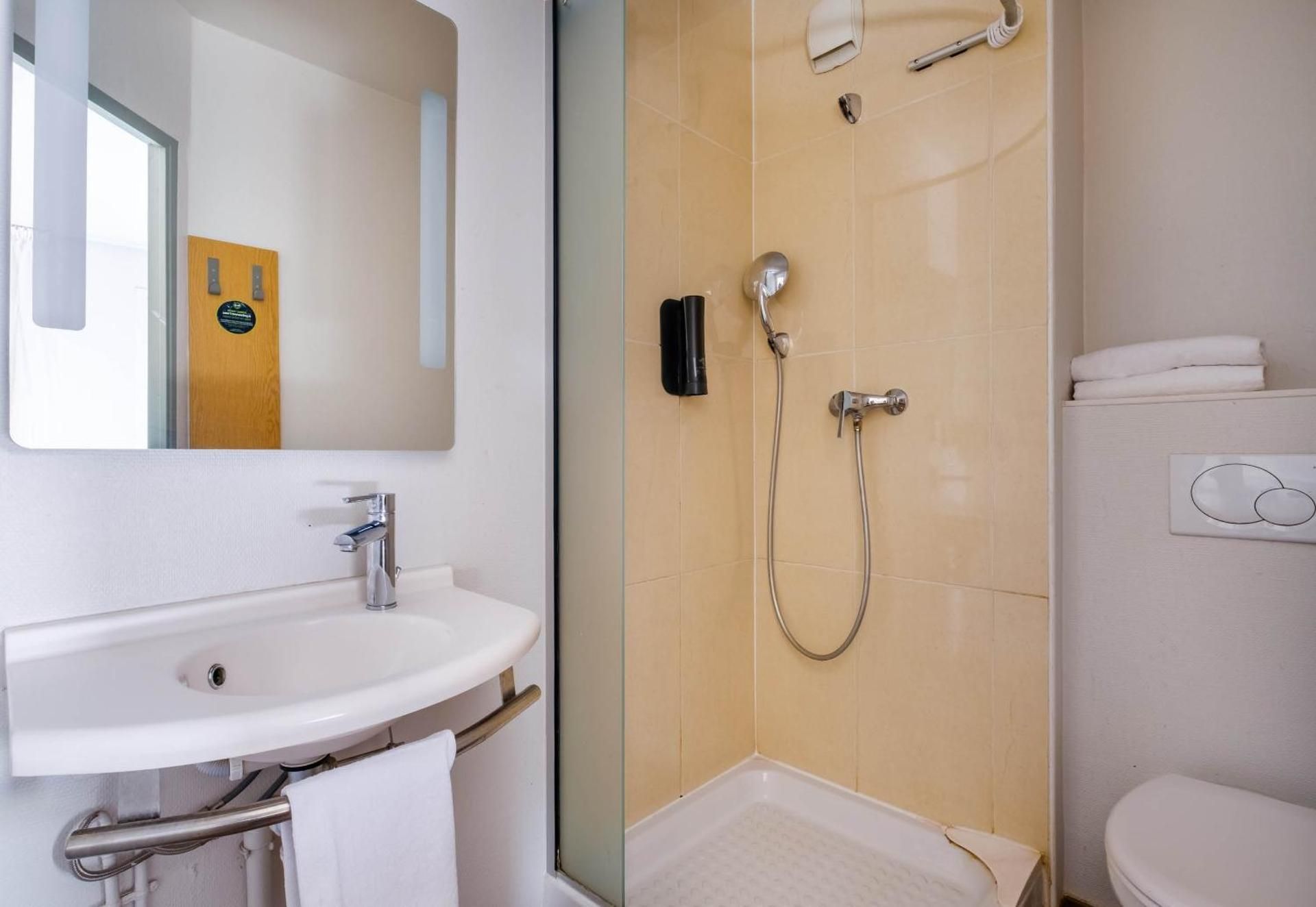 B&B HOTEL Antibes Sophia Le Relais Double Room 3