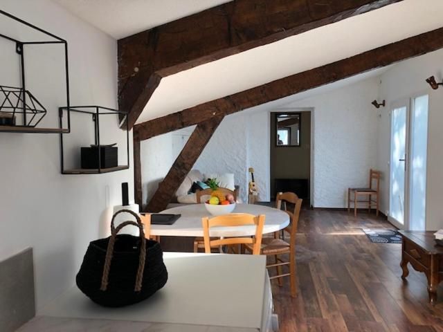Apartment with Mountain View