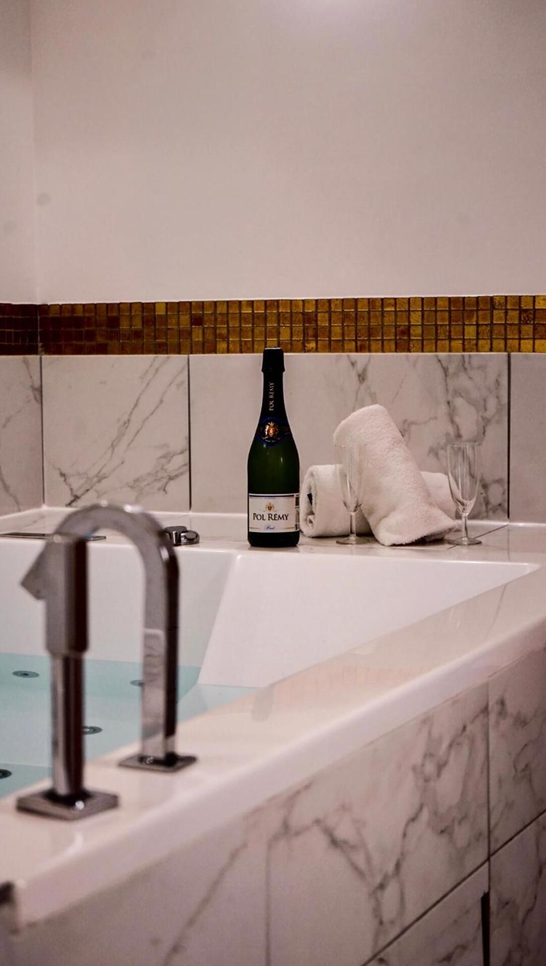 One-Bedroom Apartment with Spa Bath