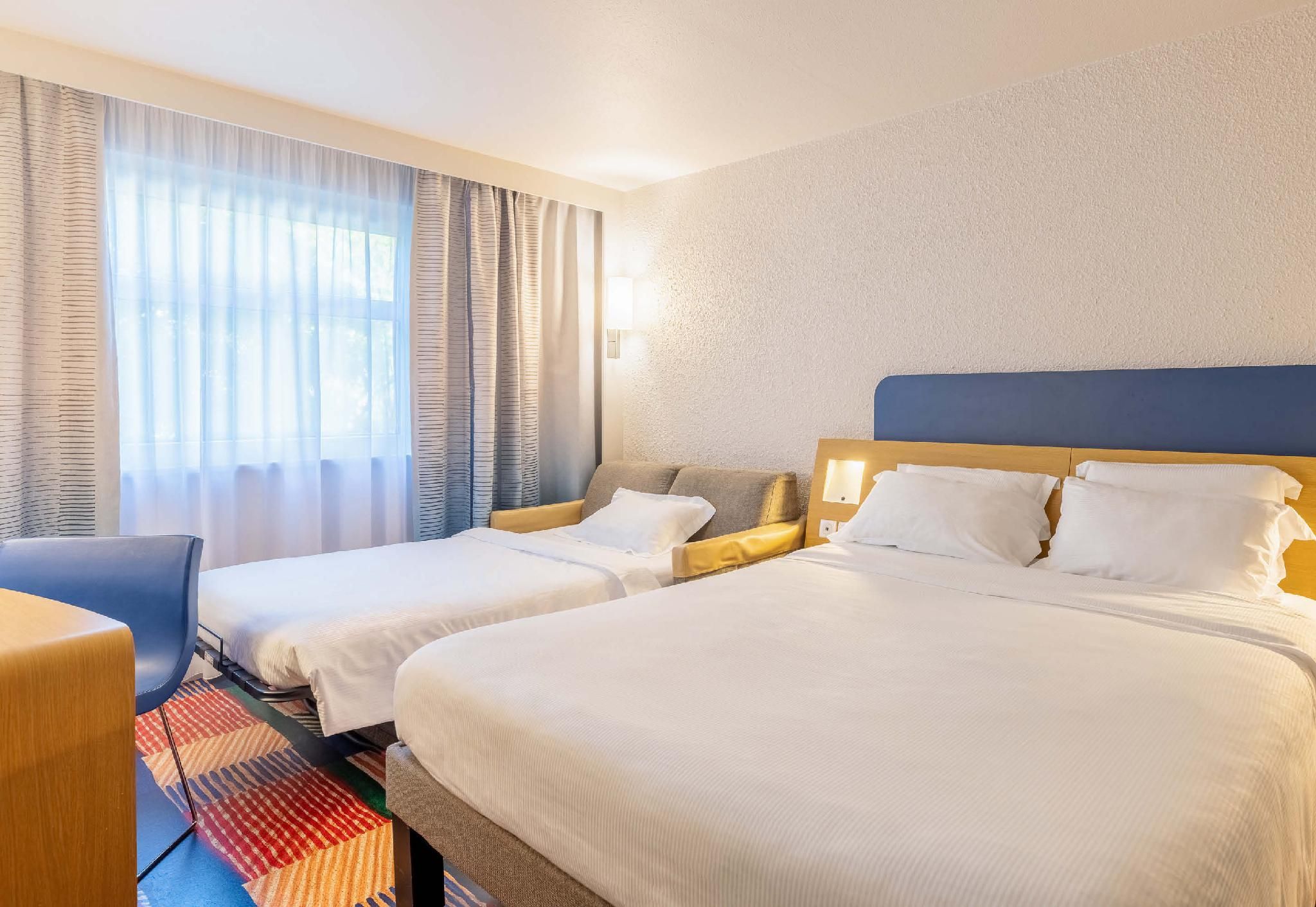 Triple - 1 Queen 1 Single