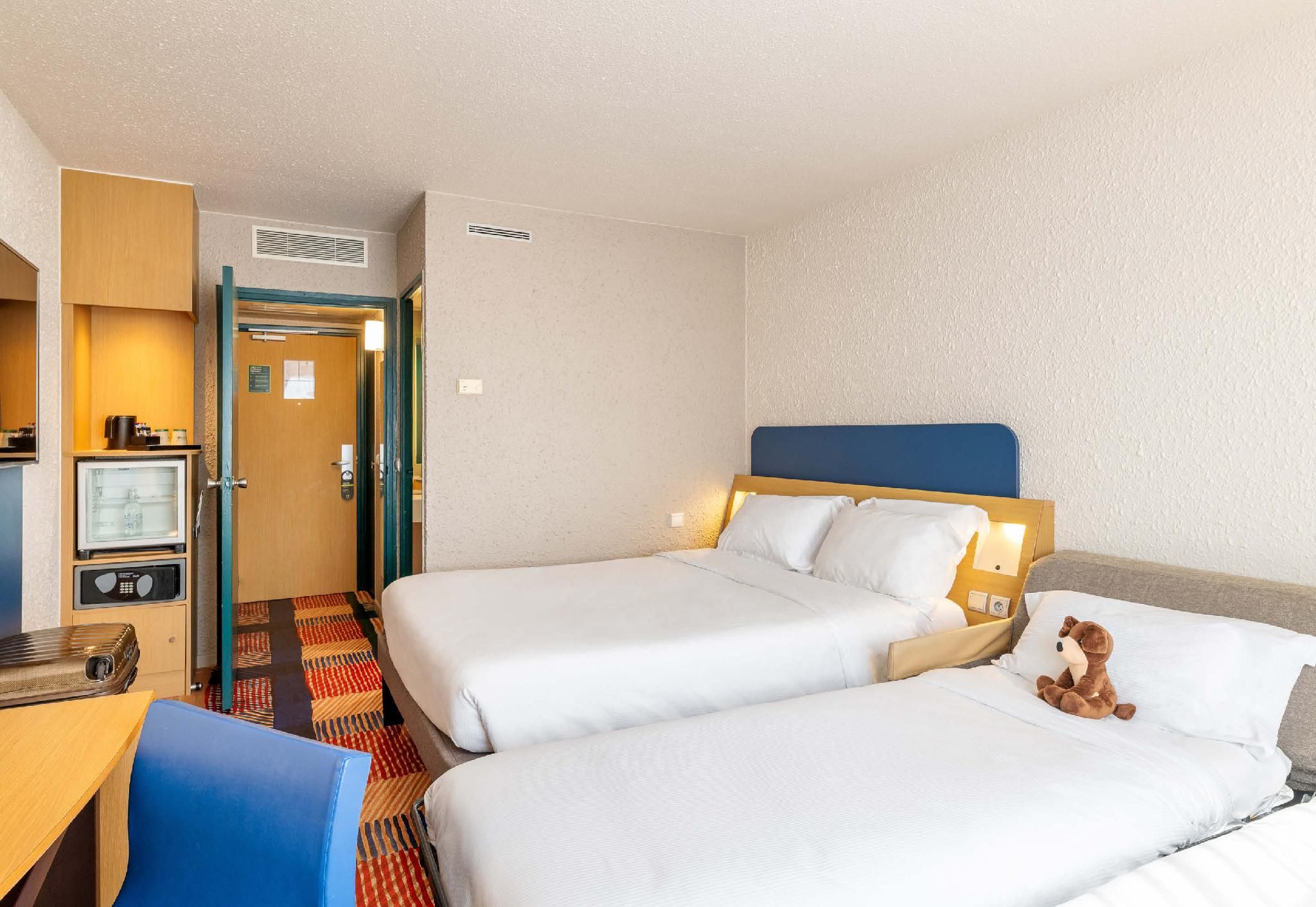 B&B HOTEL Lyon Nord 4 etoiles Superior Quadruple 2