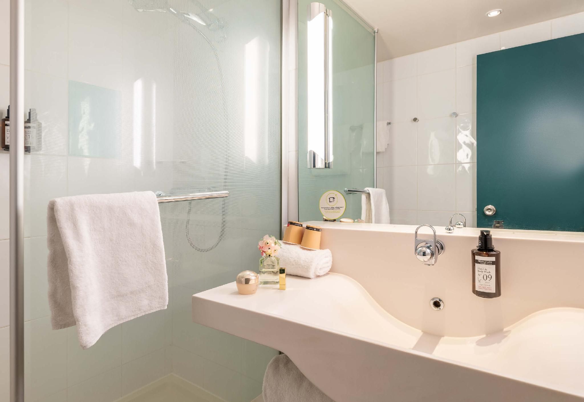 Triple - 1 Queen 1 Single