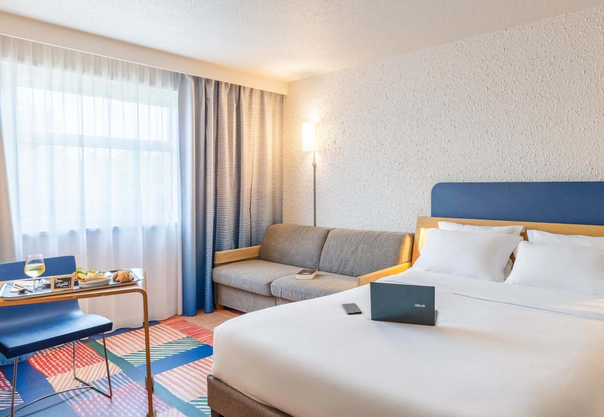 2 Adjacent Rooms