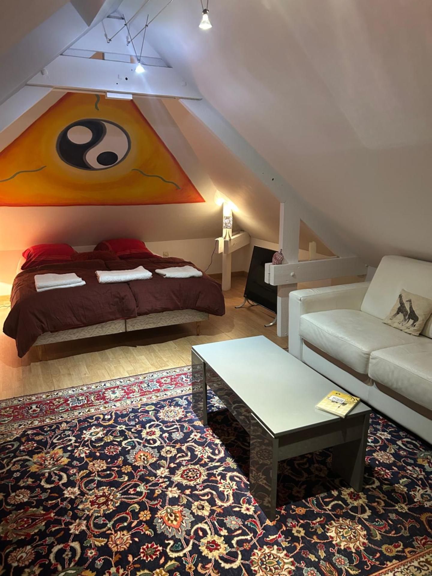 Deluxe Room (2 Adults + 1 Child)