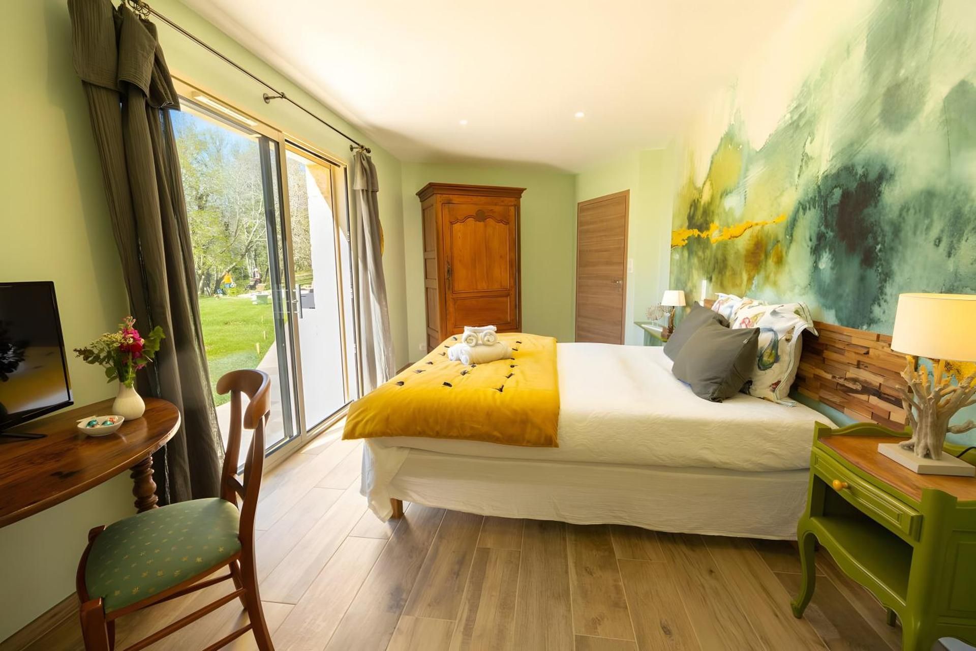 Standard Queen Room