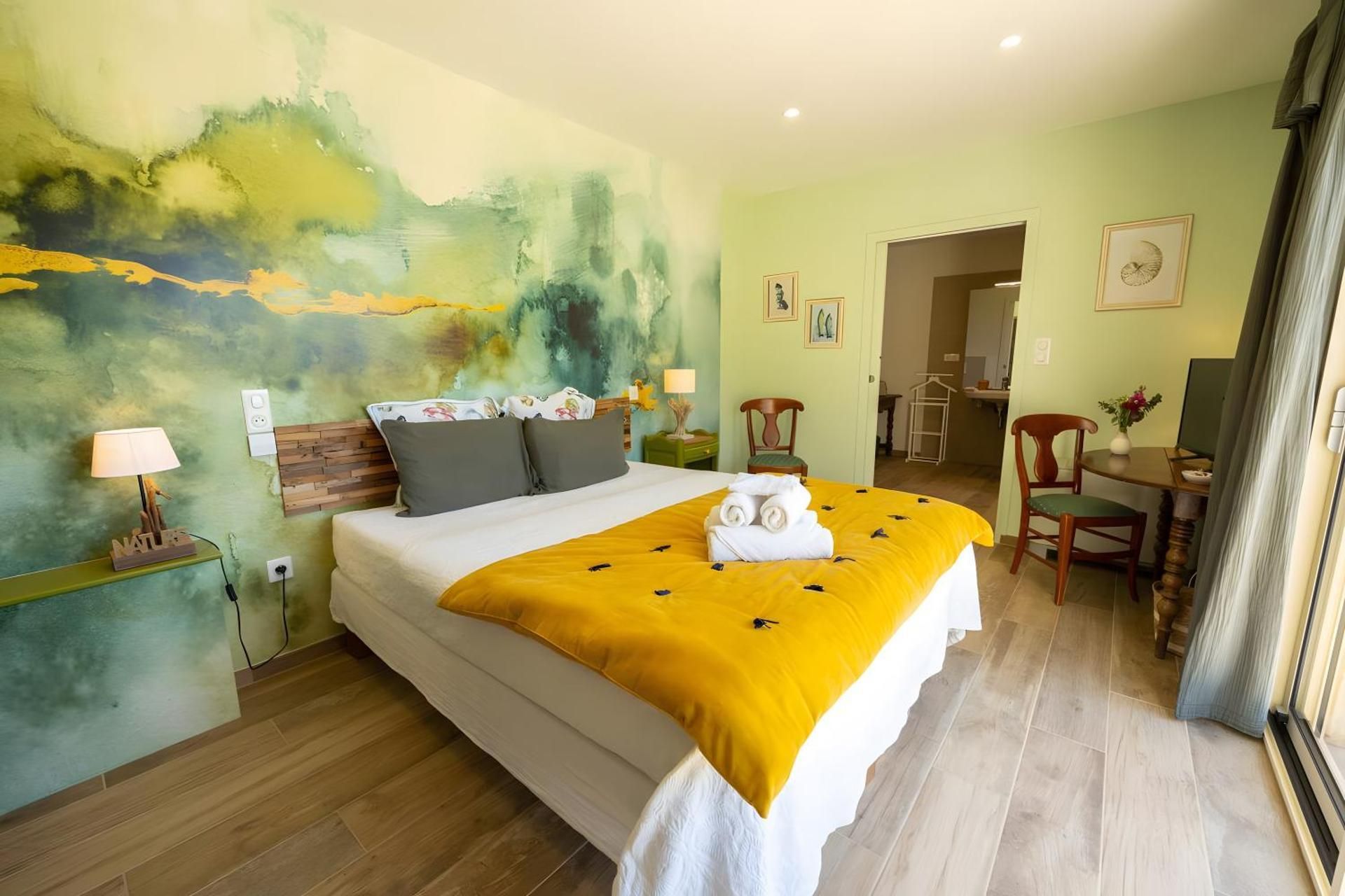 Standard Queen Room