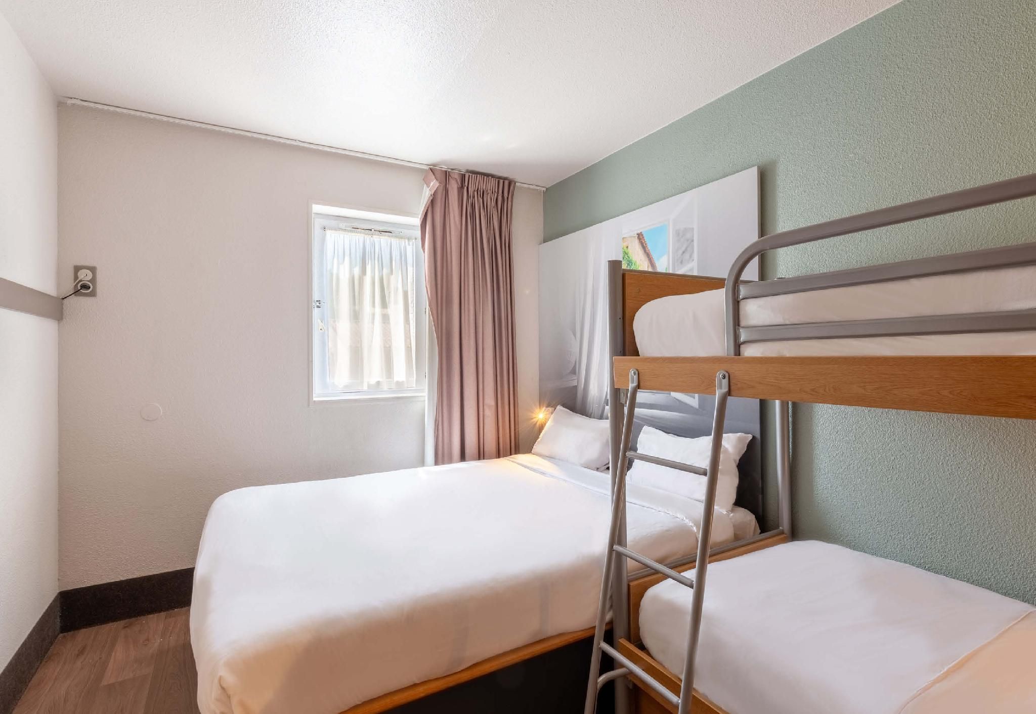 Quadruple Room - Non-Smoking